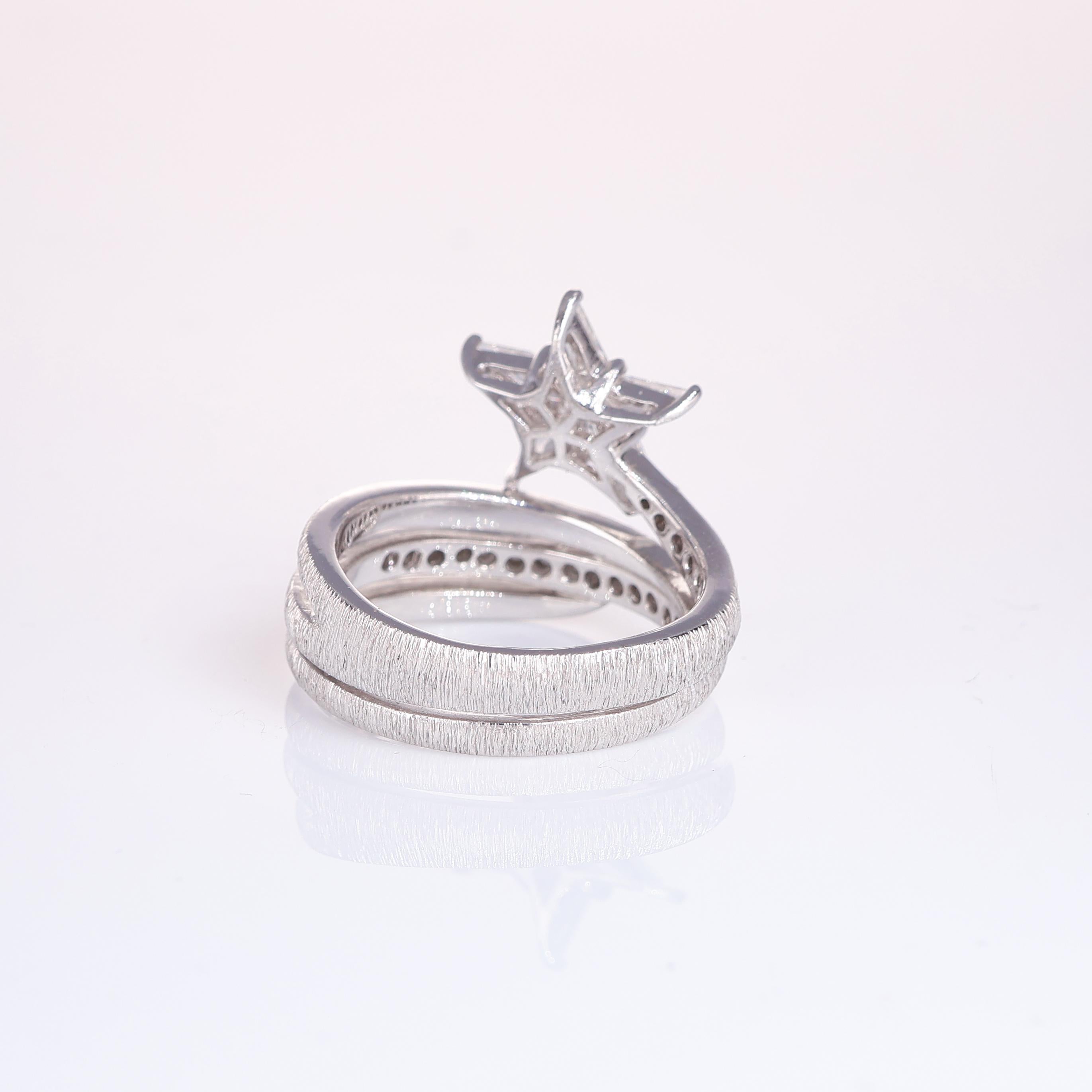 Women's or Men's 18K White Gold Satin Solitaire Ring with Shooting Star Design For Sale