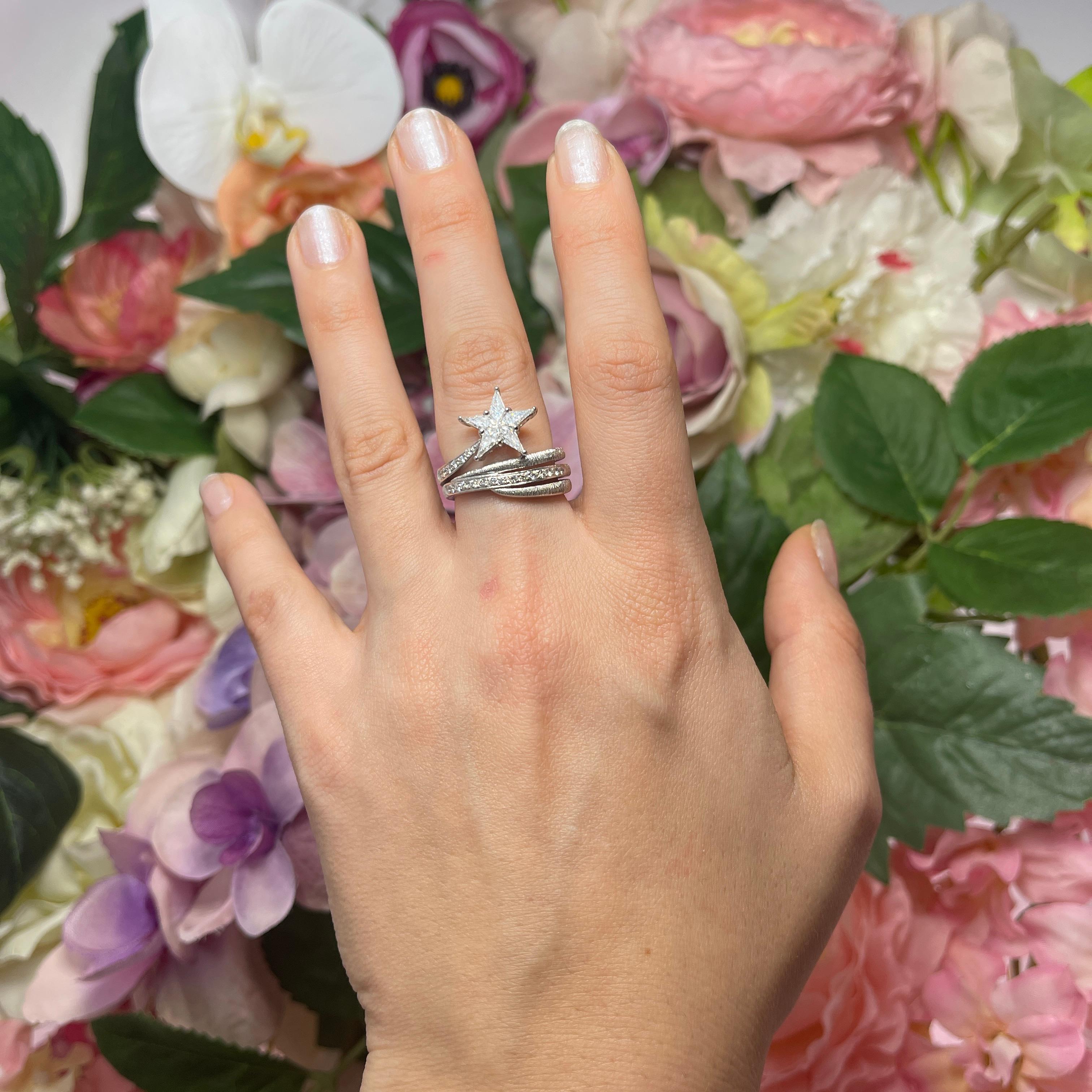 18K White Gold Satin Solitaire Ring with Shooting Star Design For Sale 1