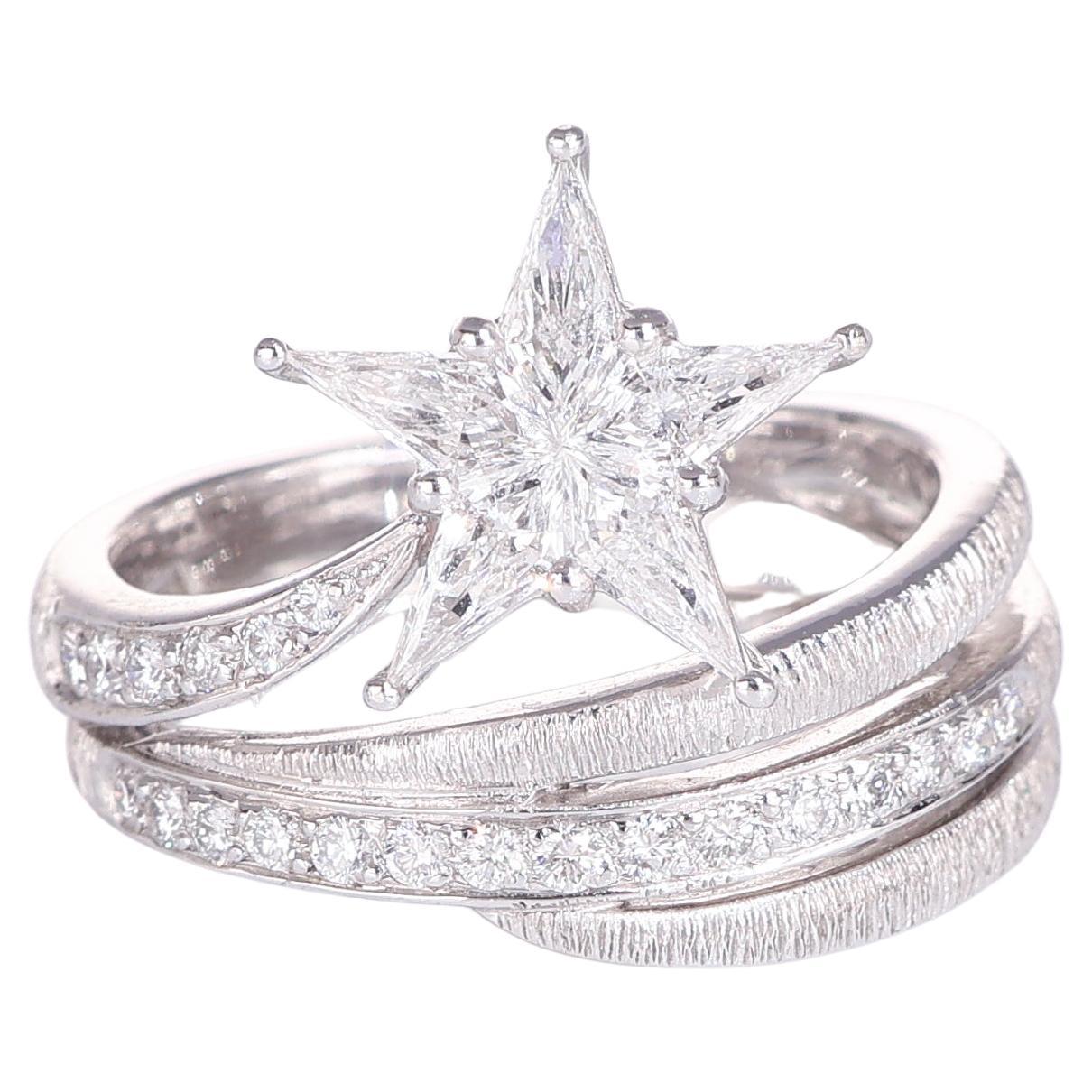Anillo solitario satinado de oro blanco de 18 quilates con diseño de estrella fugaz
