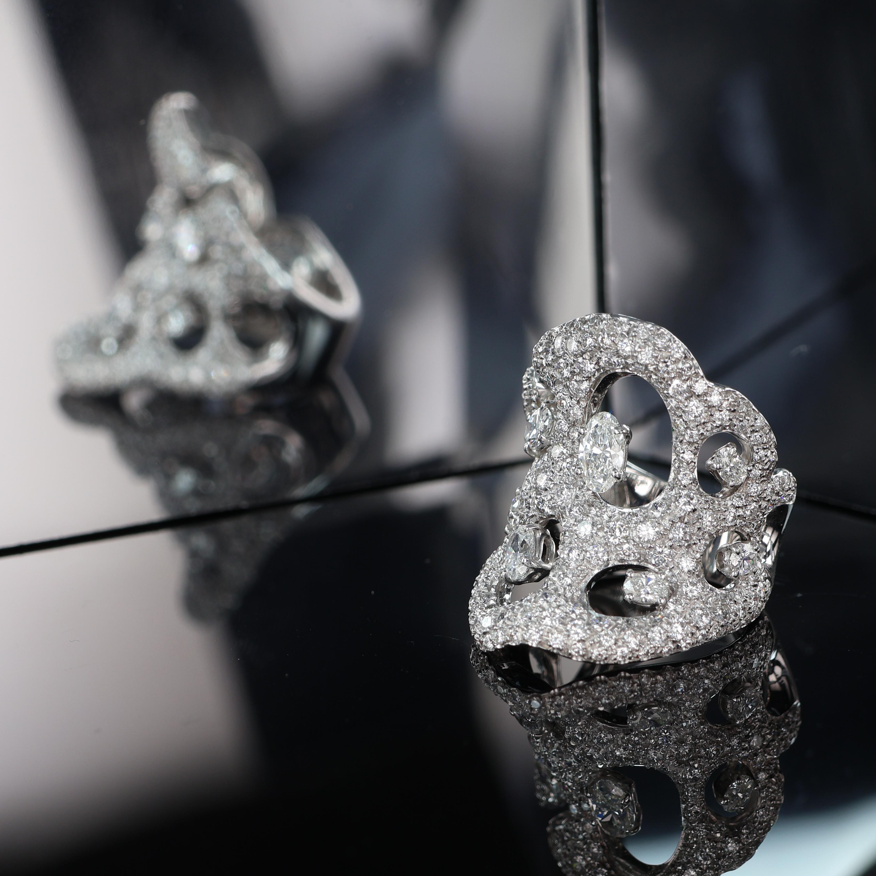 18K White Gold Sculptural Diamond Ring For Sale 5
