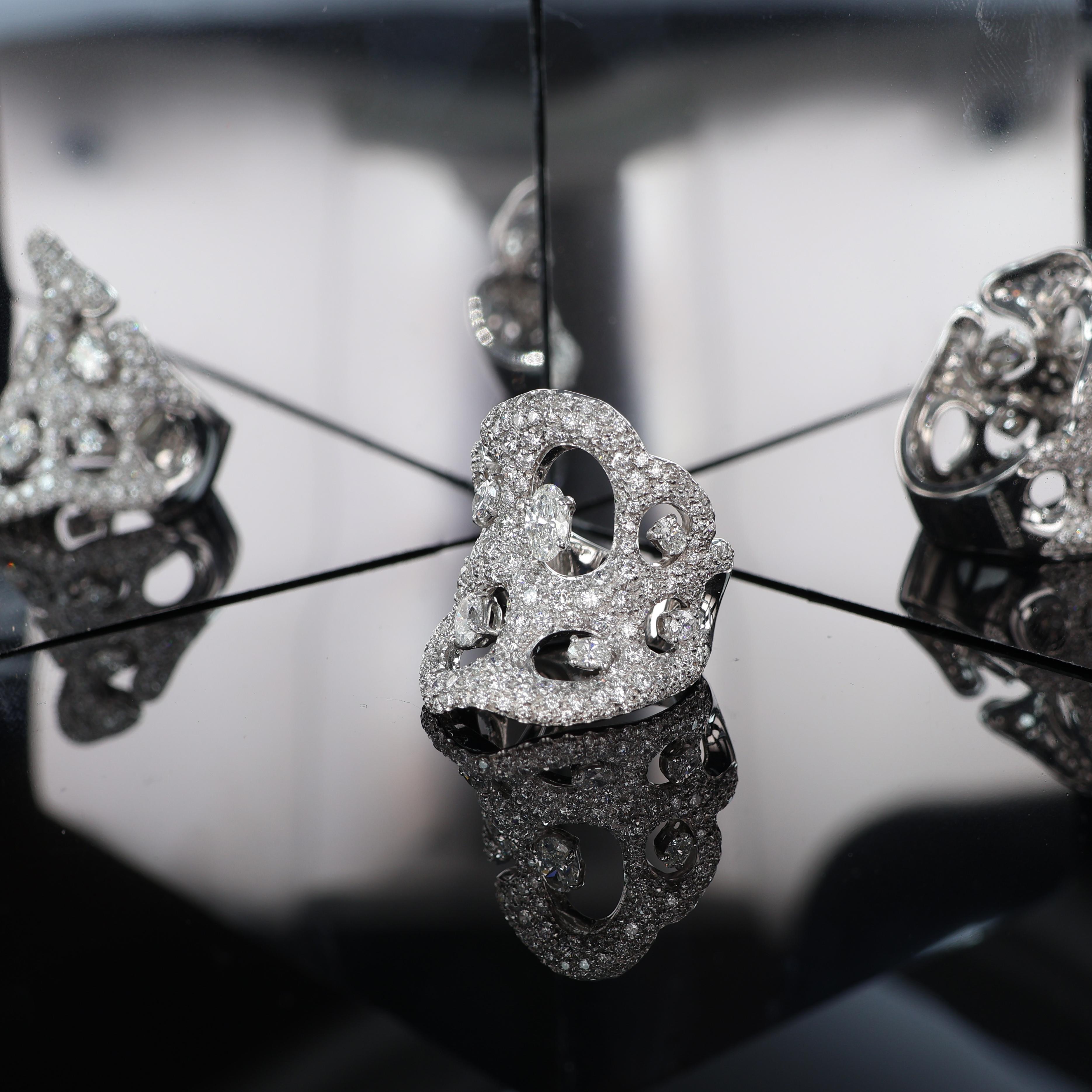 18K White Gold Sculptural Diamond Ring For Sale 6