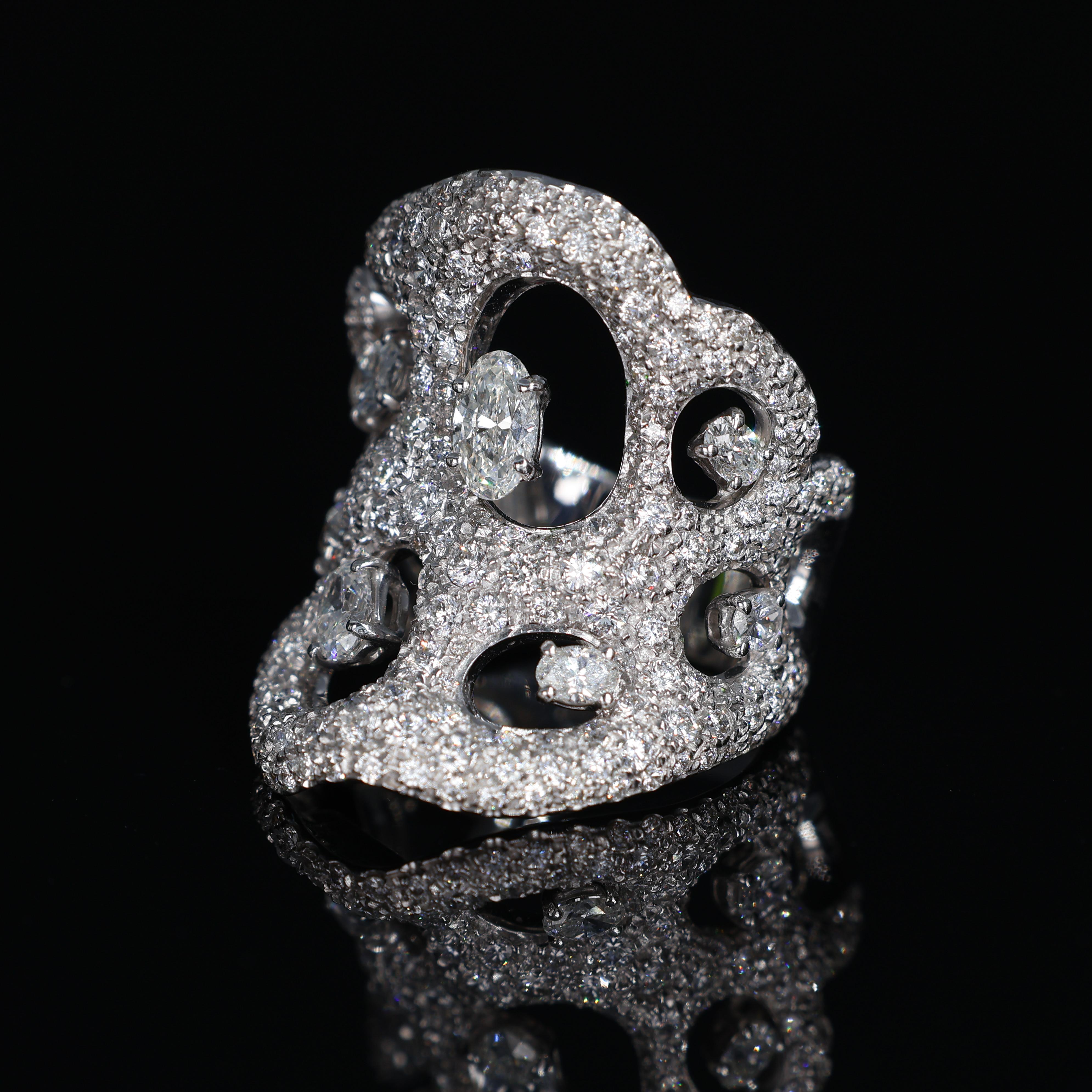 18K White Gold Sculptural Diamond Ring For Sale 7