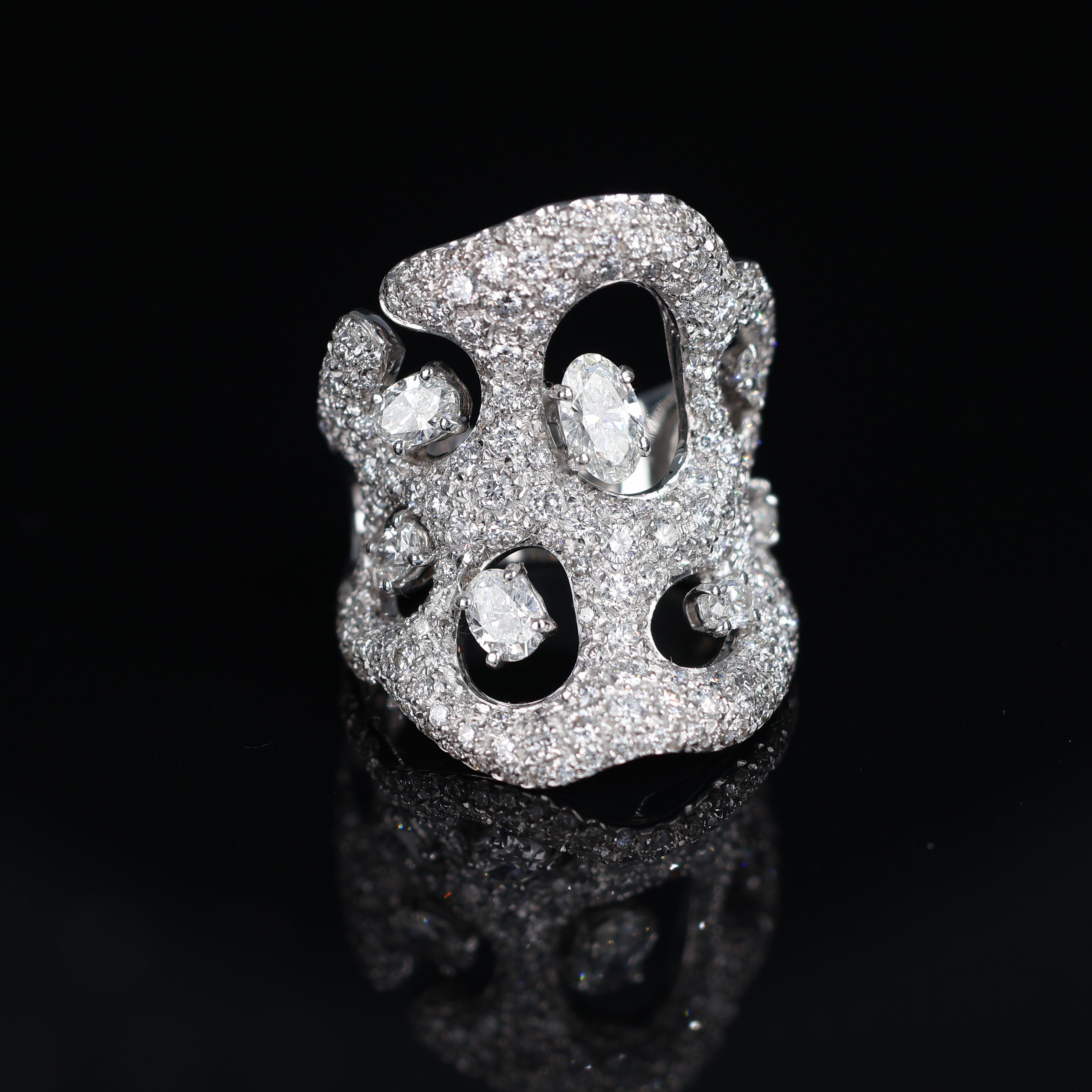 18K White Gold Sculptural Diamond Ring For Sale 8