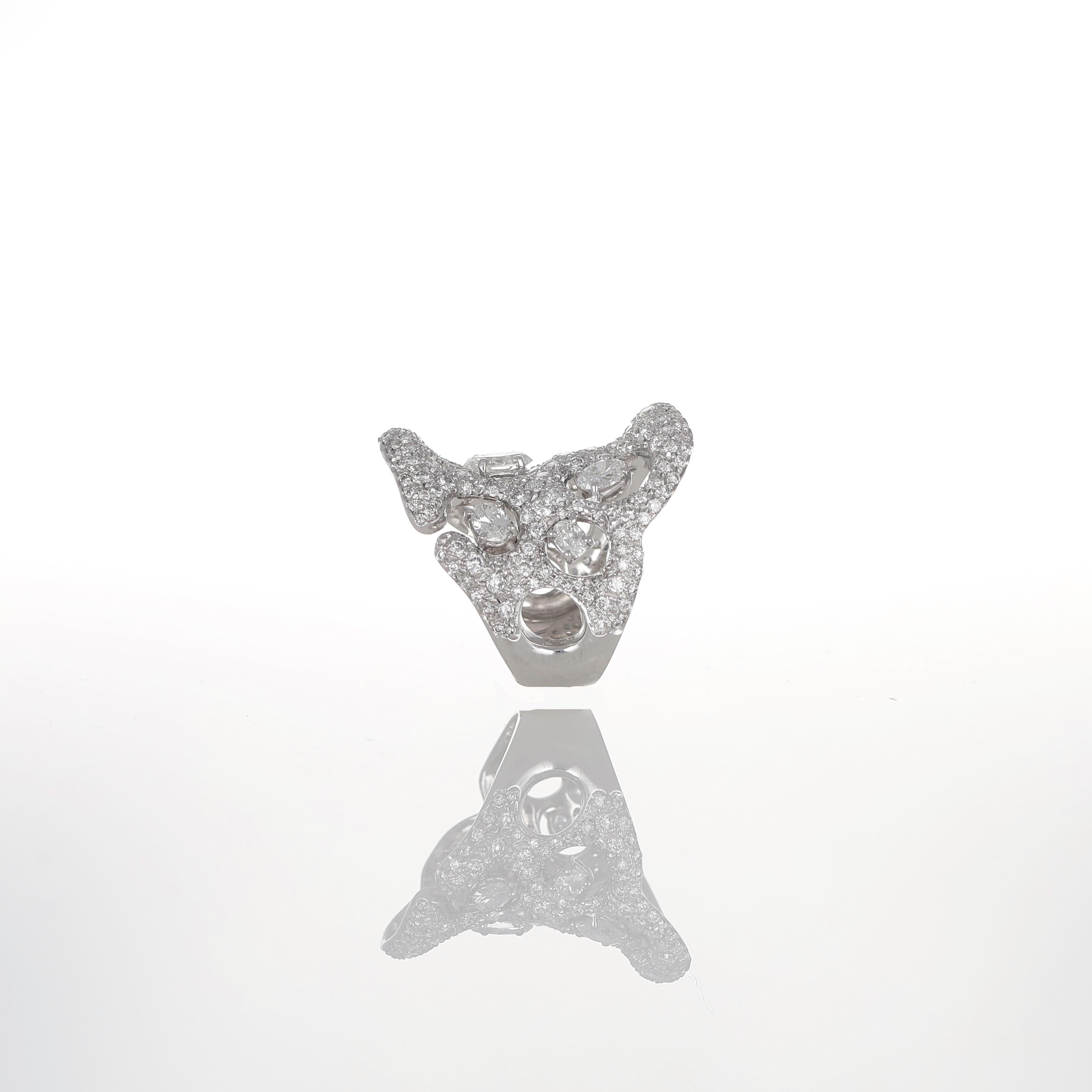 18K White Gold Sculptural Diamond Ring For Sale 10