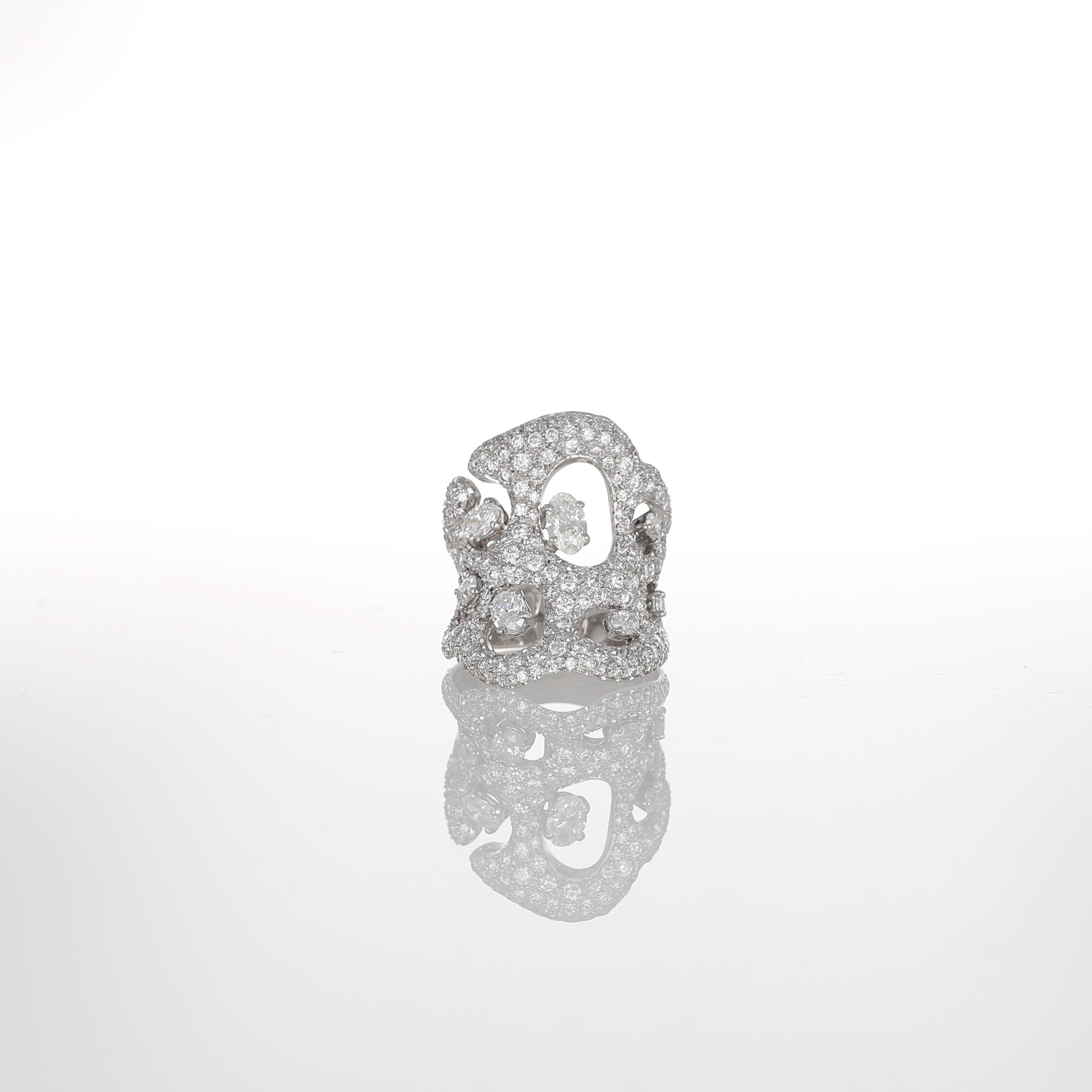 18K White Gold Sculptural Diamond Ring For Sale 12