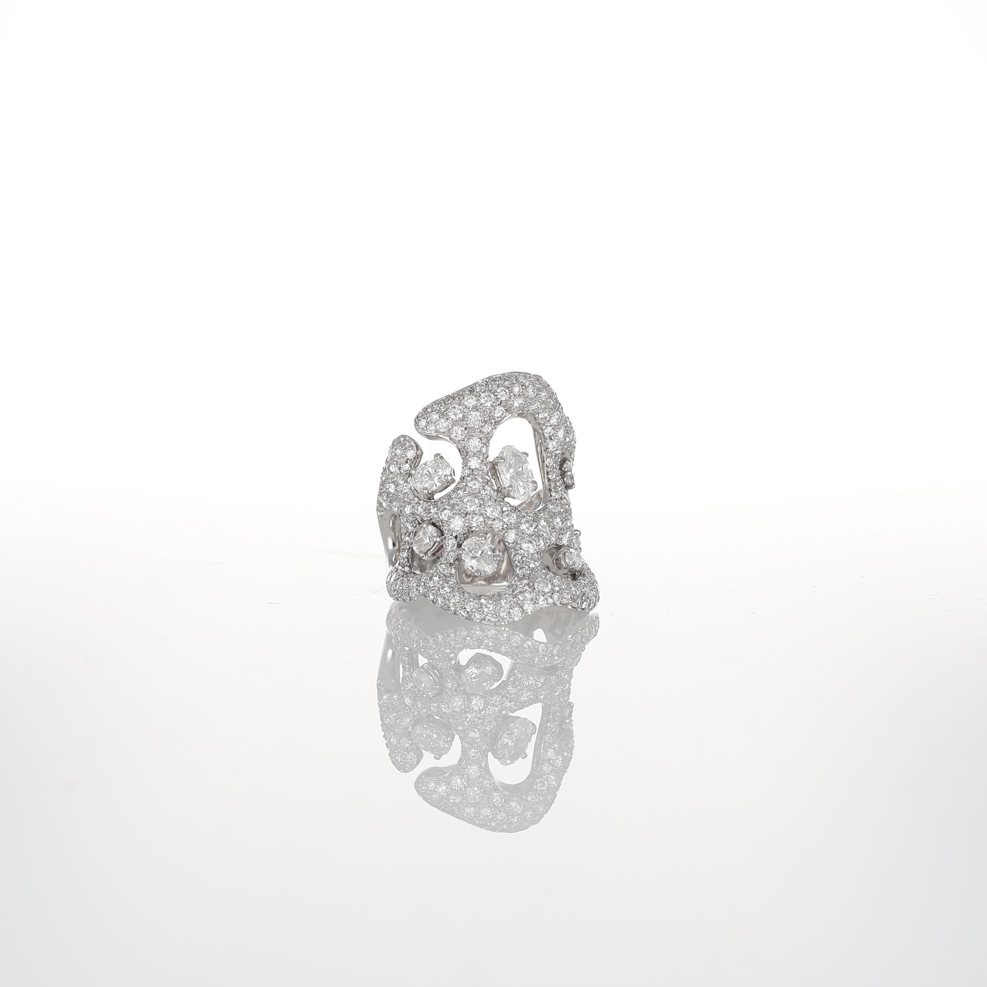 18K White Gold Sculptural Diamond Ring For Sale 14