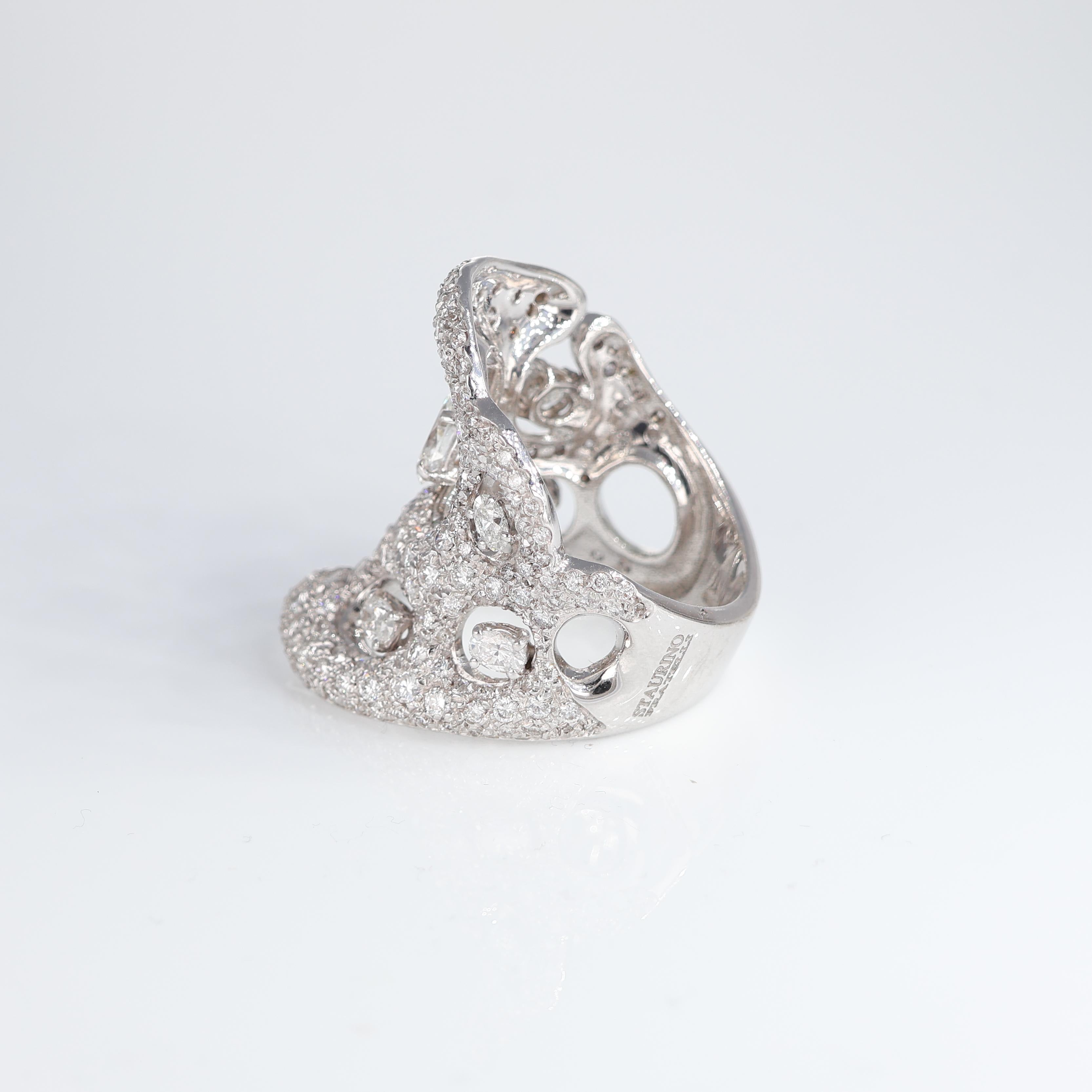 18K White Gold Sculptural Diamond Ring In New Condition For Sale In Bergamo, BG