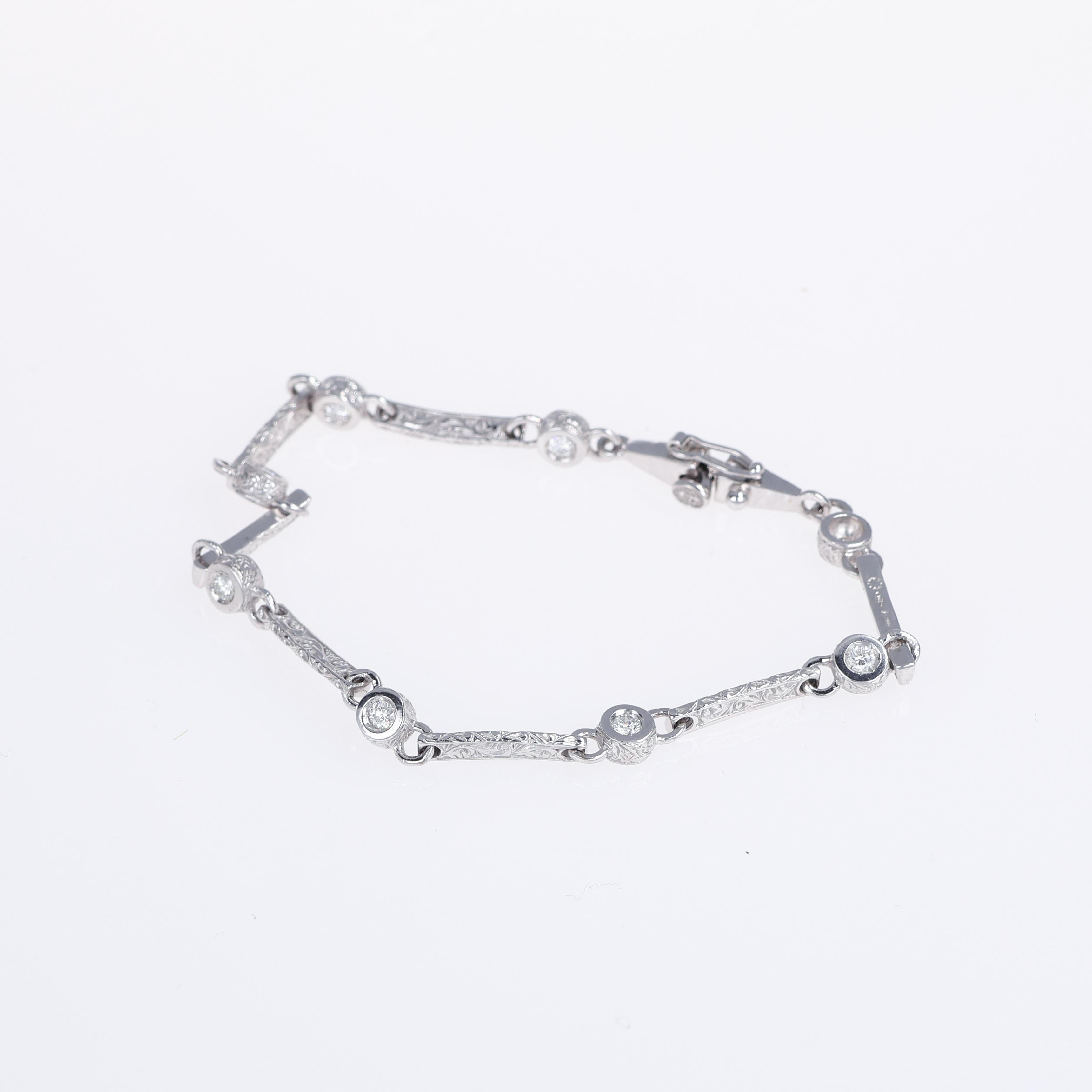 Taglio brillante Bracciale semirigido in oro bianco 18K con barrette di diamanti in vendita