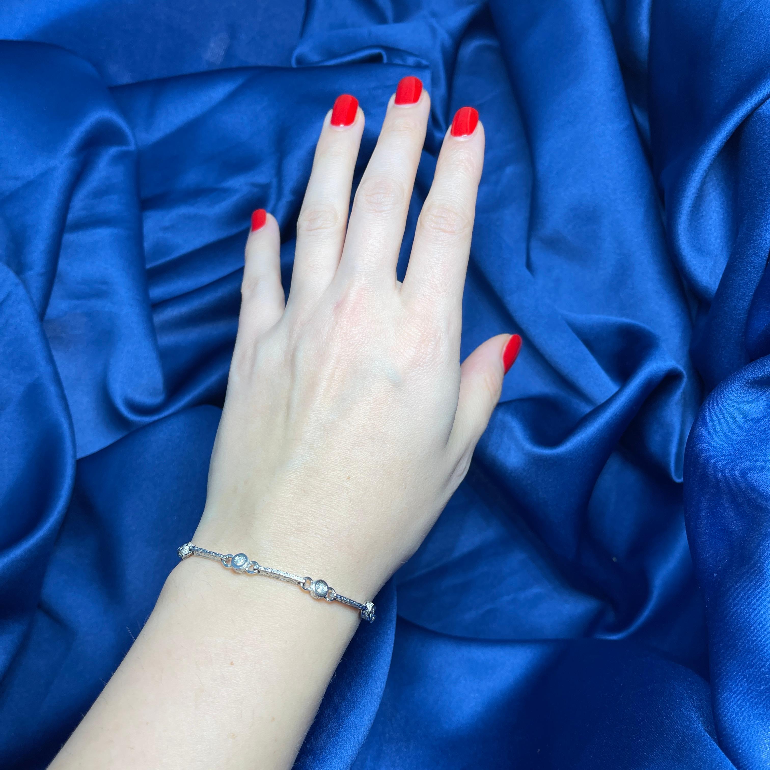 Bracciale semirigido in oro bianco 18K con barrette di diamanti In condizioni Nuovo in vendita a Bergamo, BG