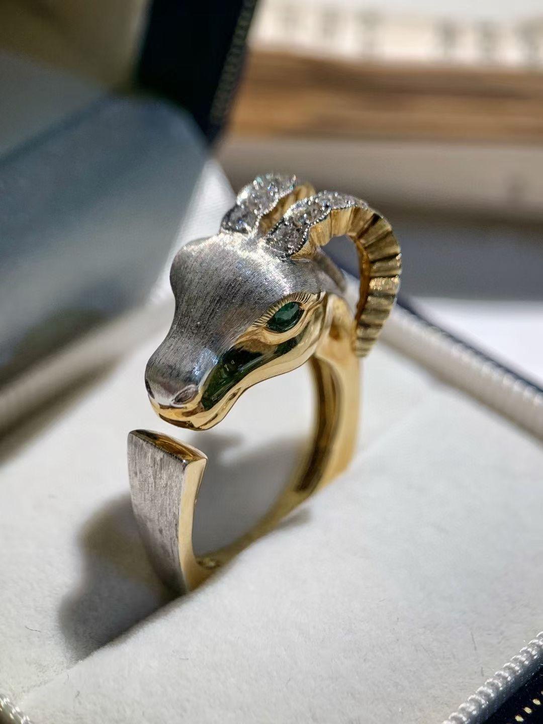 Modern 18K White Gold Sheep Head Gold Graving Ring with Diamonds For Sale