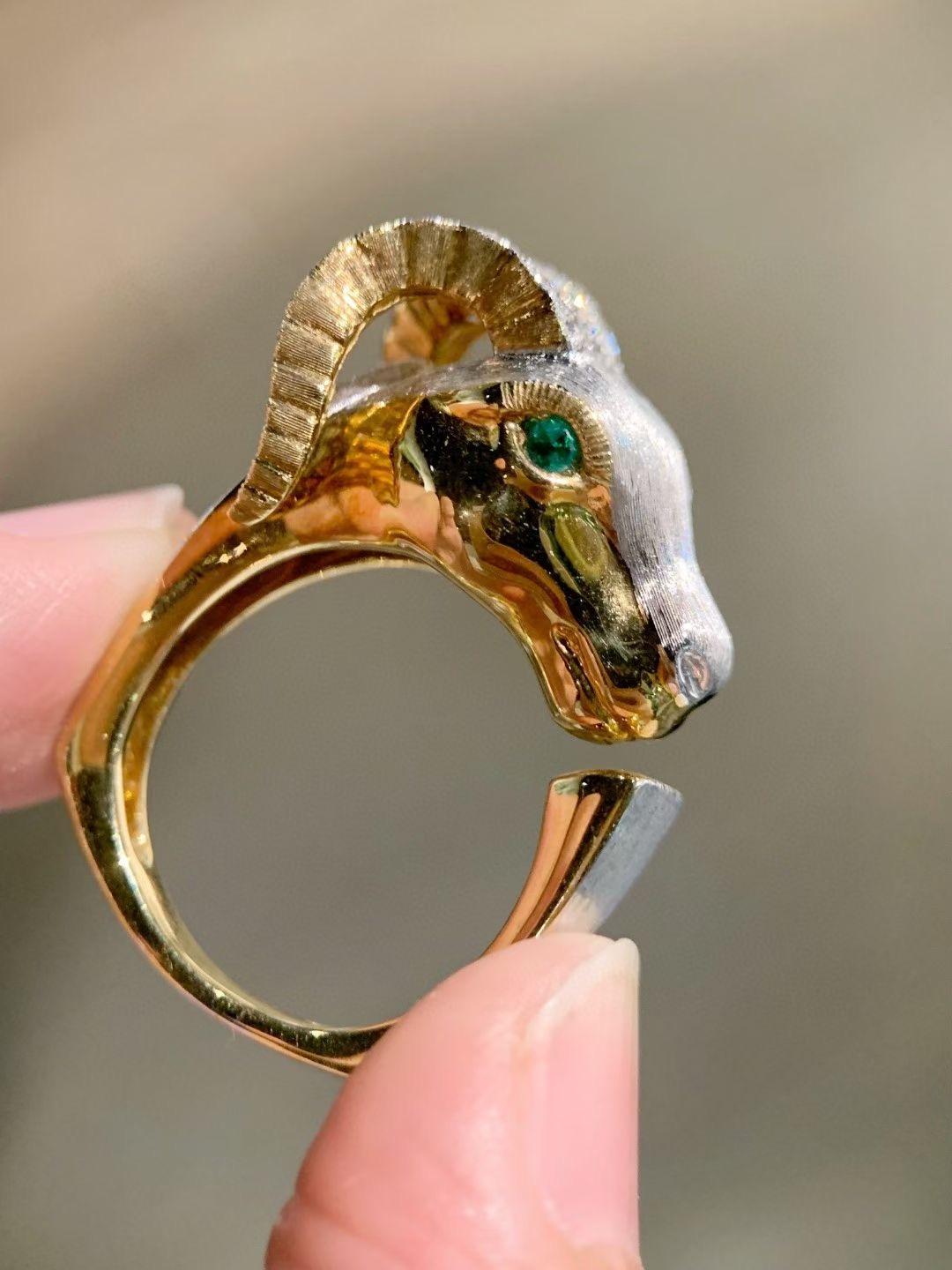 Round Cut 18K White Gold Sheep Head Gold Graving Ring with Diamonds For Sale
