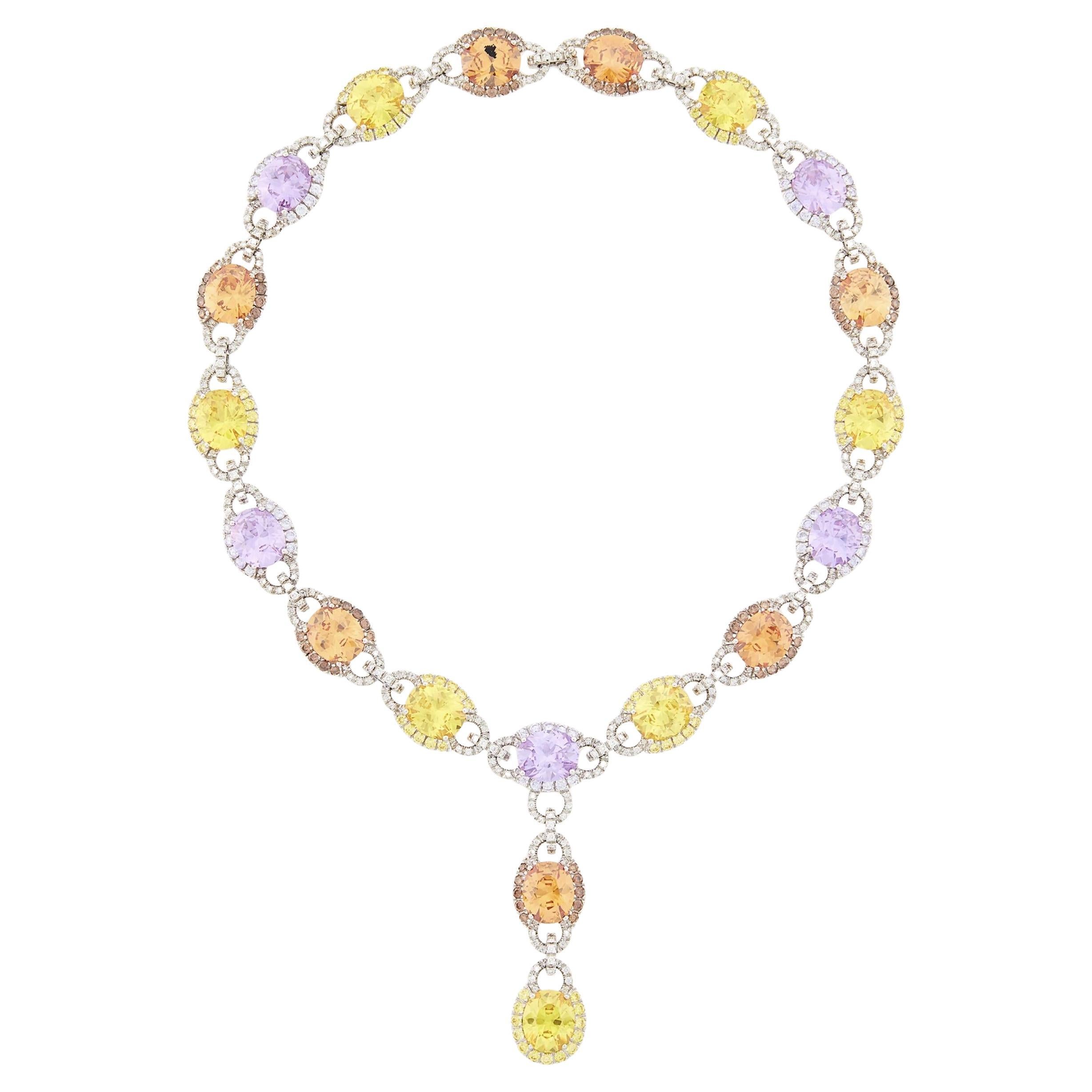 18k Weißgold, simulierter Stein und Diamant-Anhänger-Halskette im Angebot