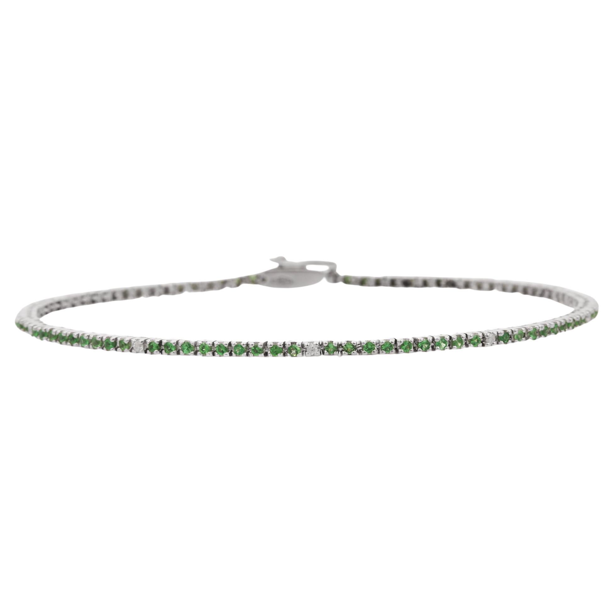 Bracelet tennis minimaliste en or blanc massif 18 carats avec diamants et tsavorites