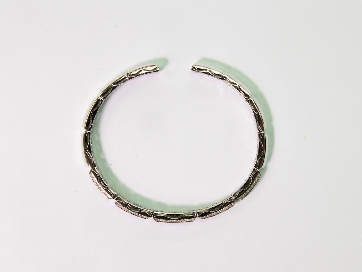 Modern 18K White Gold Slim Diamond Bangle with Natural Diamonds IdunnCollection For Sale