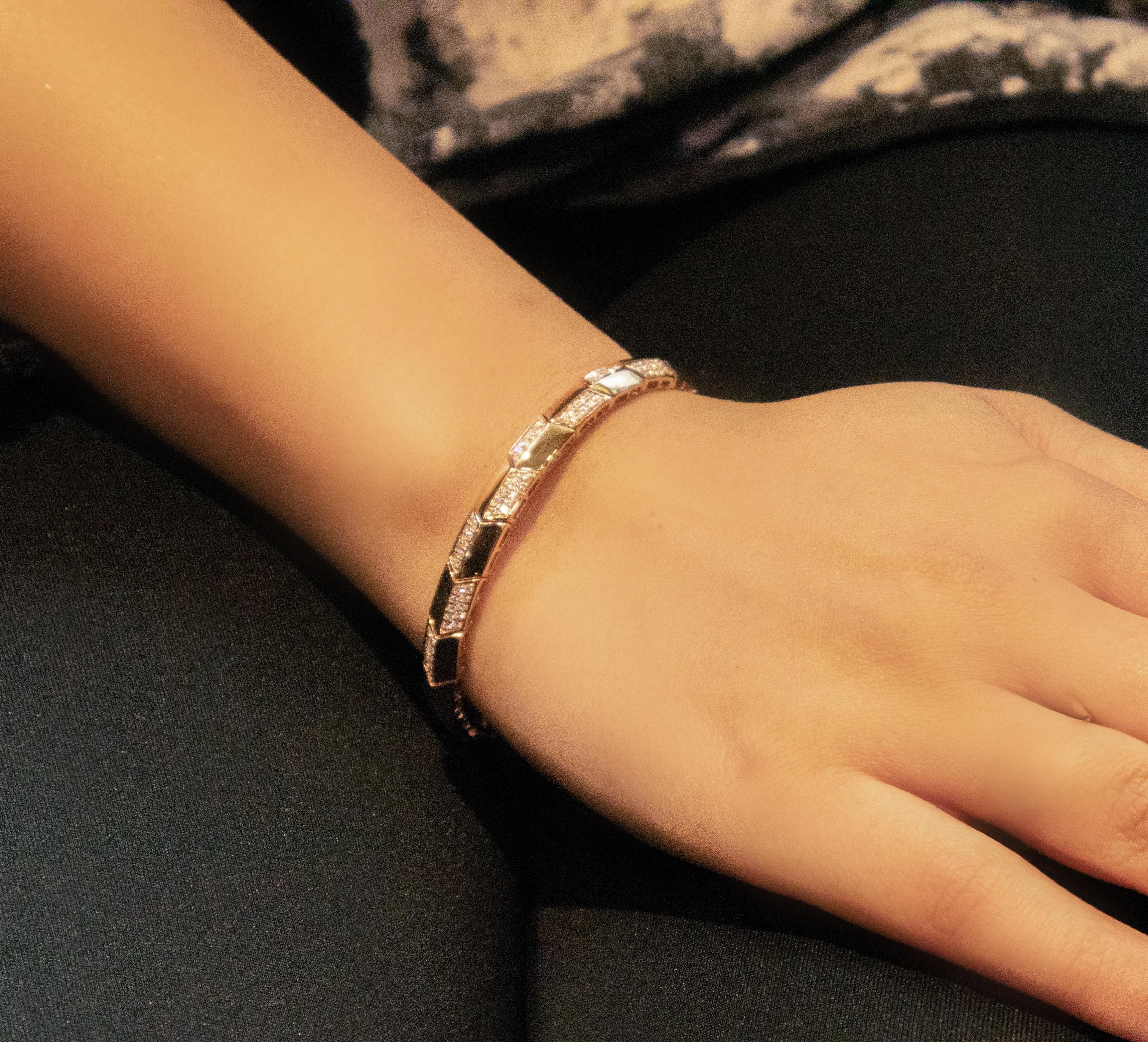 Round Cut 18K White Gold Slim Diamond Bangle with Natural Diamonds IdunnCollection For Sale