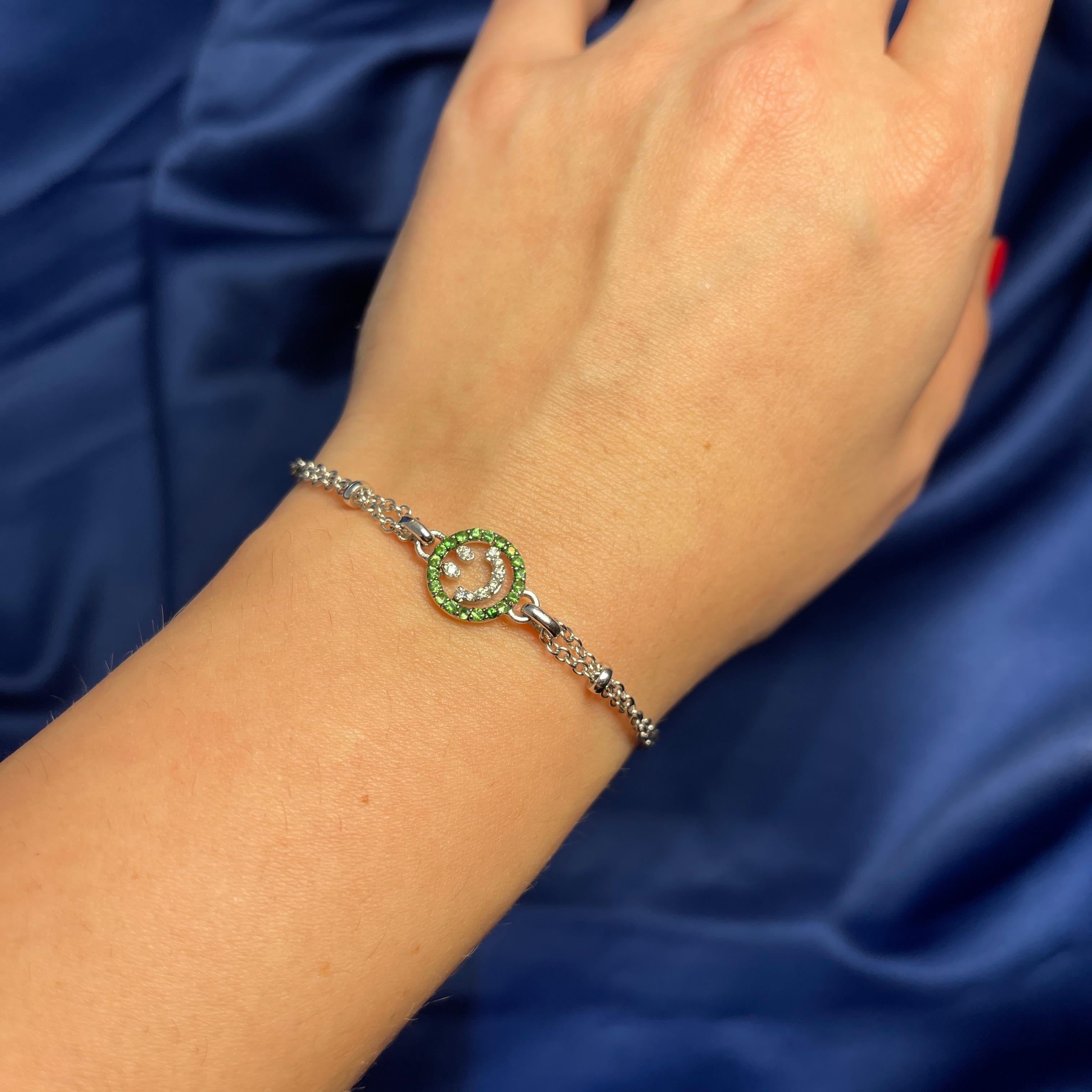 Bracciale Smile in oro bianco 18K con diamanti e tsavoriti In condizioni Nuovo in vendita a Bergamo, BG