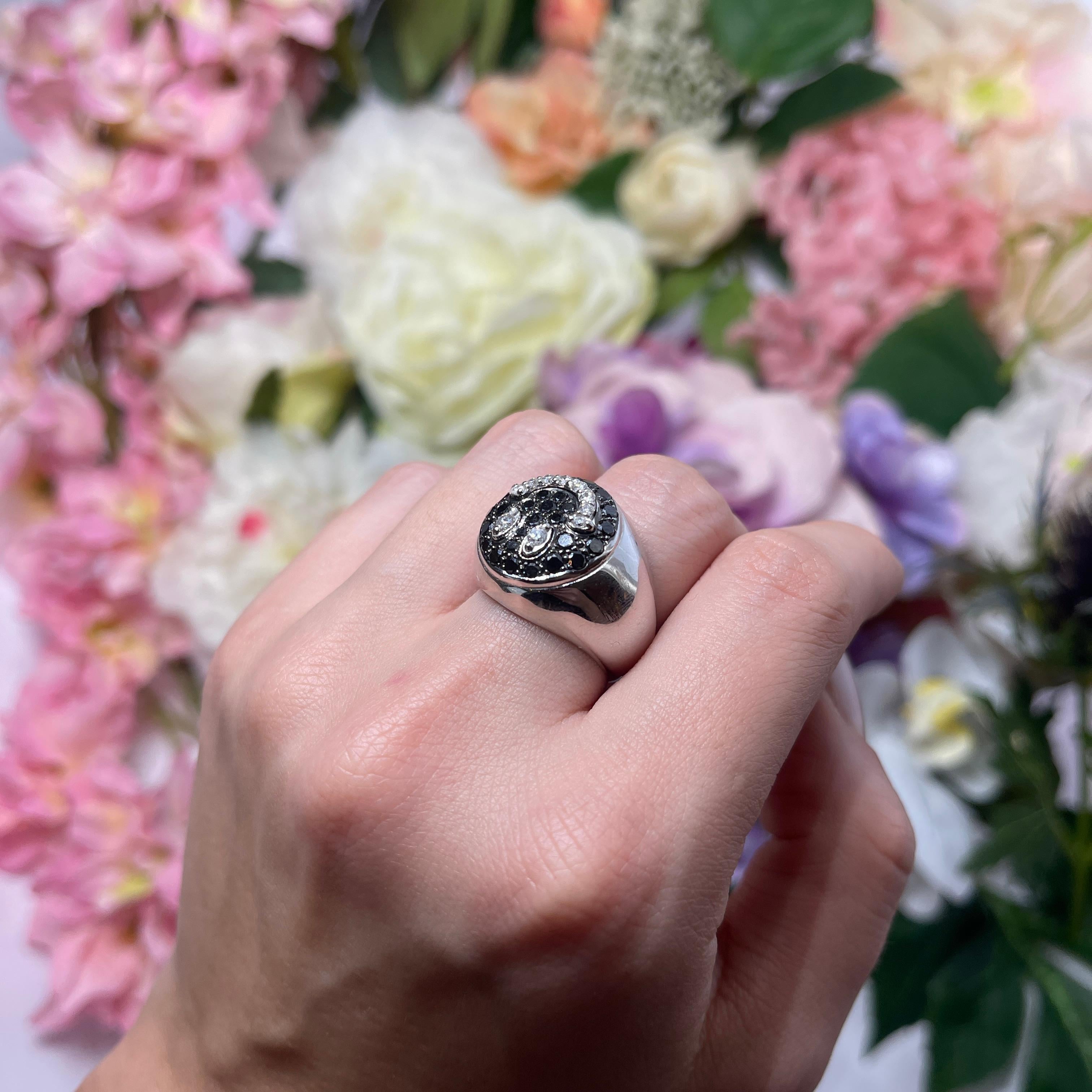 18K White Gold Smile Ring with Black and White Diamond Pavé For Sale 3