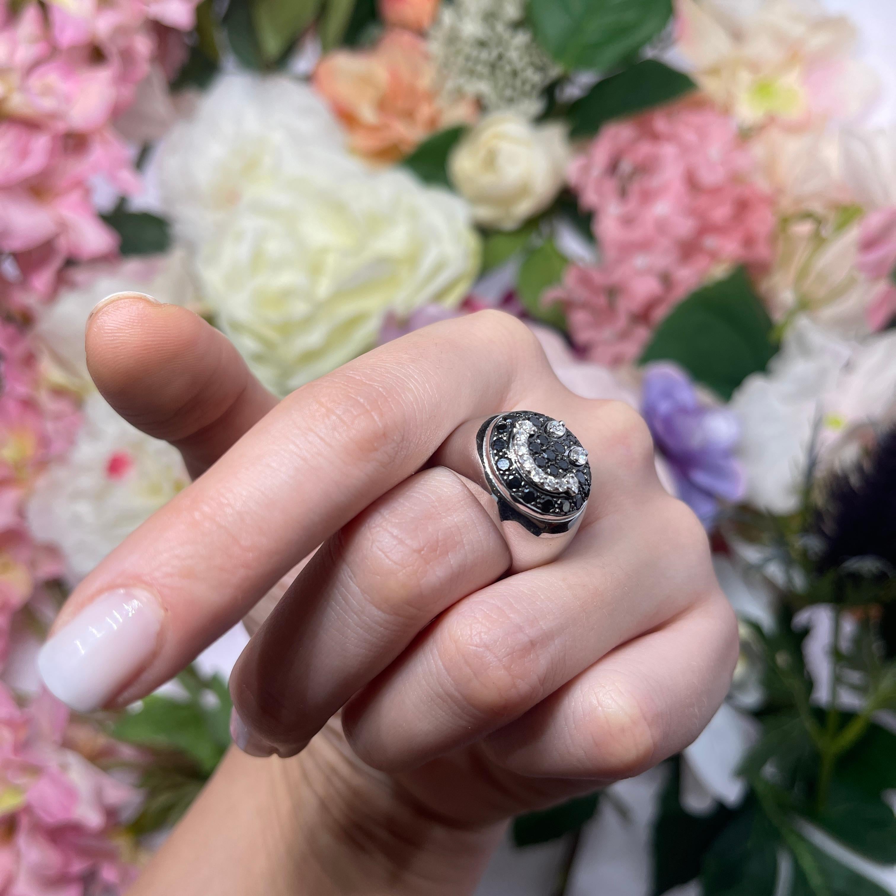 18K White Gold Smile Ring with Black and White Diamond Pavé For Sale 4