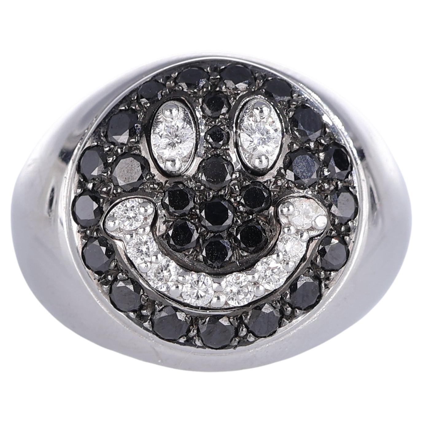 18K White Gold Smile Ring with Black and White Diamond Pavé