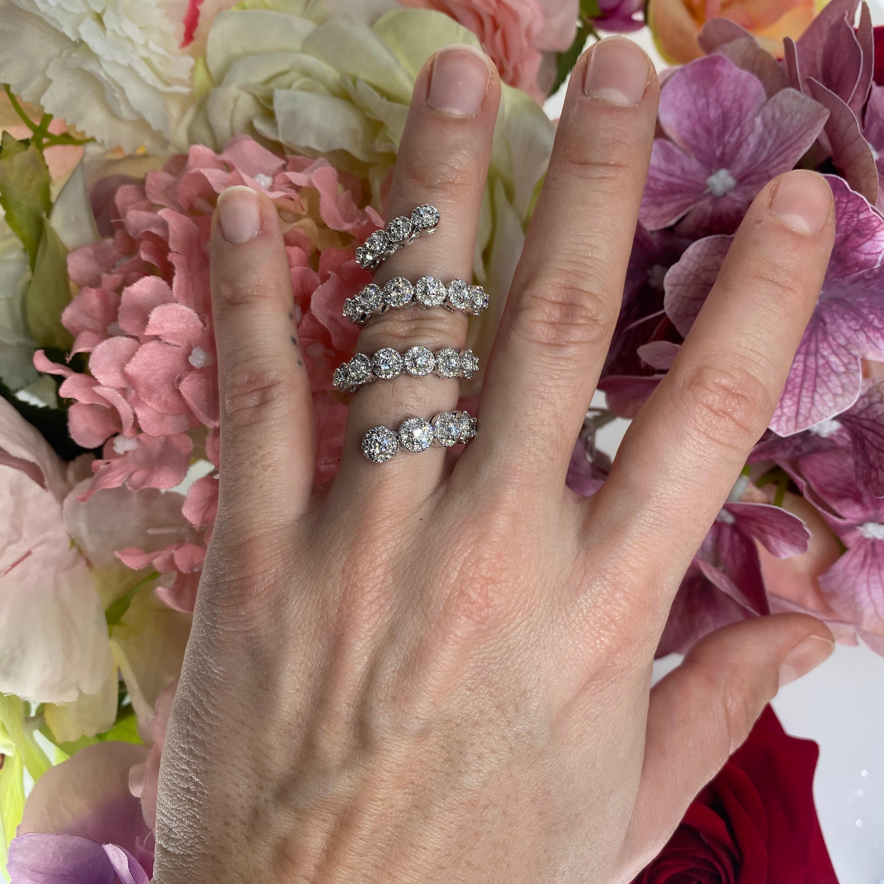 18K White Gold Snake Ring with Diamonds For Sale 5