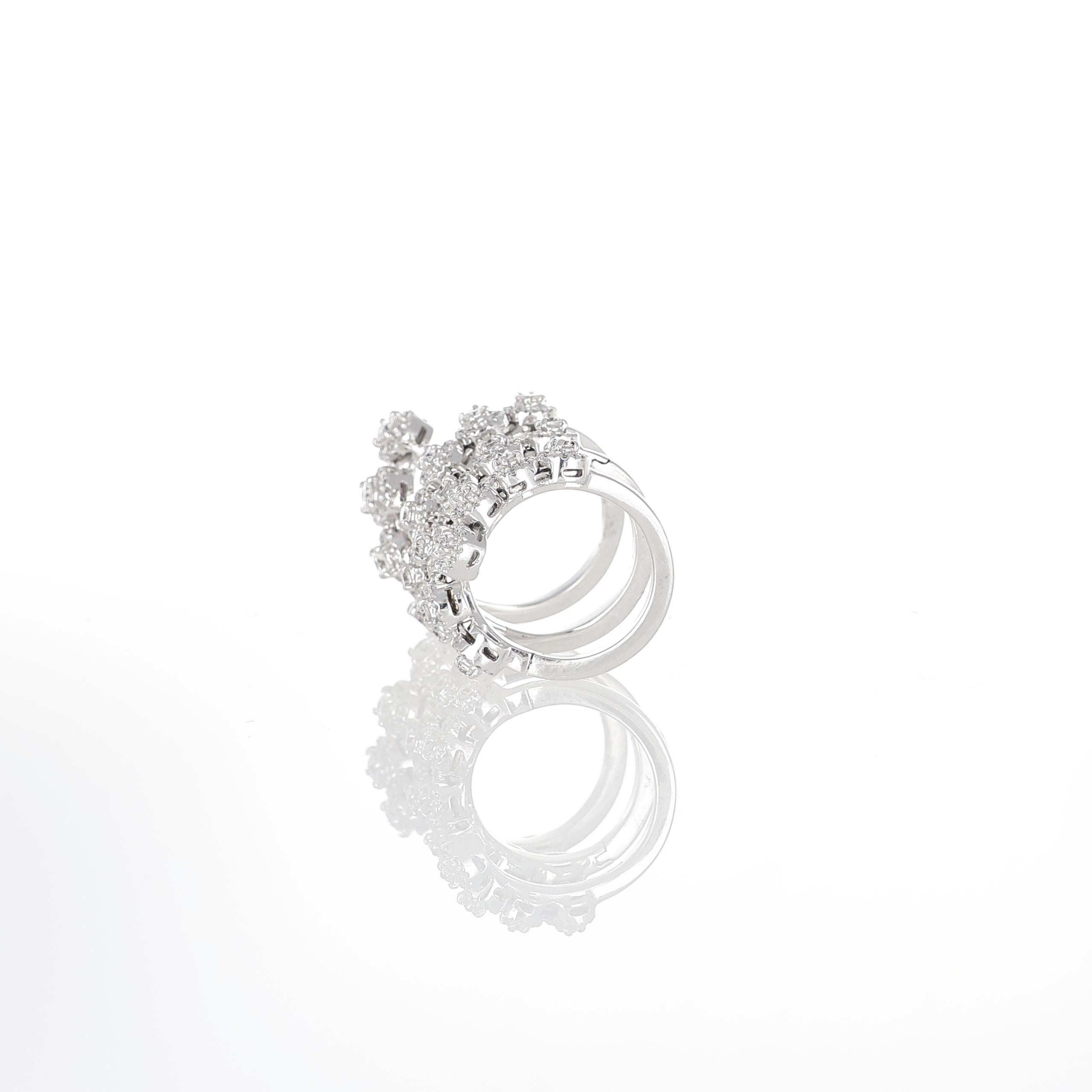 18K White Gold Snake Ring with Diamonds In New Condition For Sale In Bergamo, BG