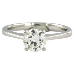Anillo solitario de oro blanco de 18 quilates engastado con un diamante certificado HRD de 1,05 ct F P1