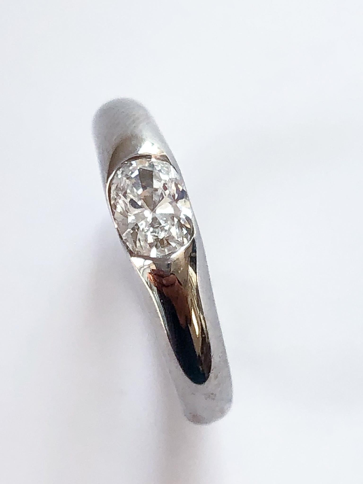 18 Karat White Gold Solitaire Oval Diamond Ring In New Condition For Sale In New York, NY