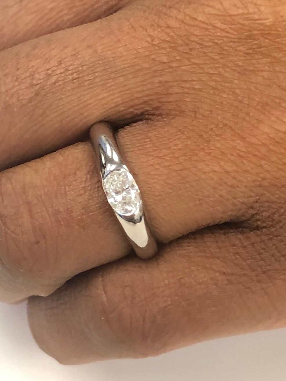 18 Karat White Gold Solitaire Oval Diamond Ring For Sale 1