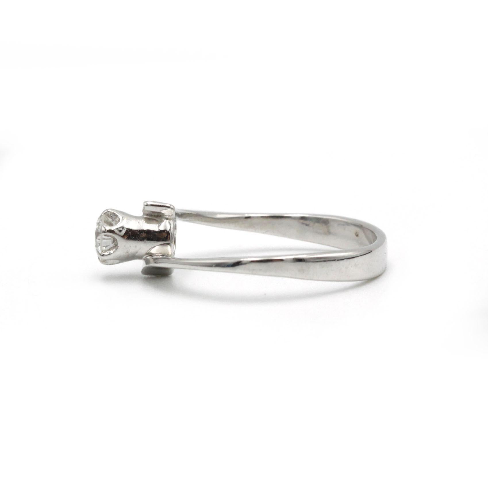 An exquisite expression of modern elegance, this sleek 18K white gold solitaire ring showcases a beautifully faceted round brilliant diamond. Its minimalist bypass-style band cradles the 0.28 ct G SI stone, offering timeless sparkle and everyday