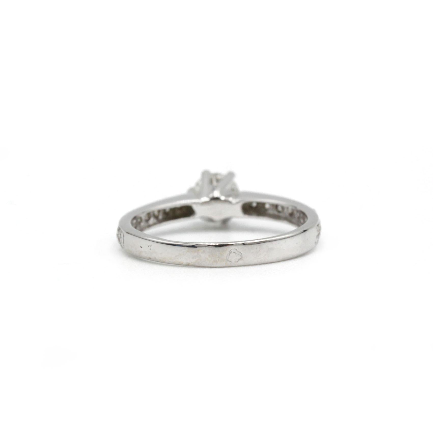 18K Weißgold Solitär-Ring mit 0,30 ct G VS Diamant und 18 Pavé-Akzenten im Zustand „Gut“ im Angebot in MONTMORENCY, FR