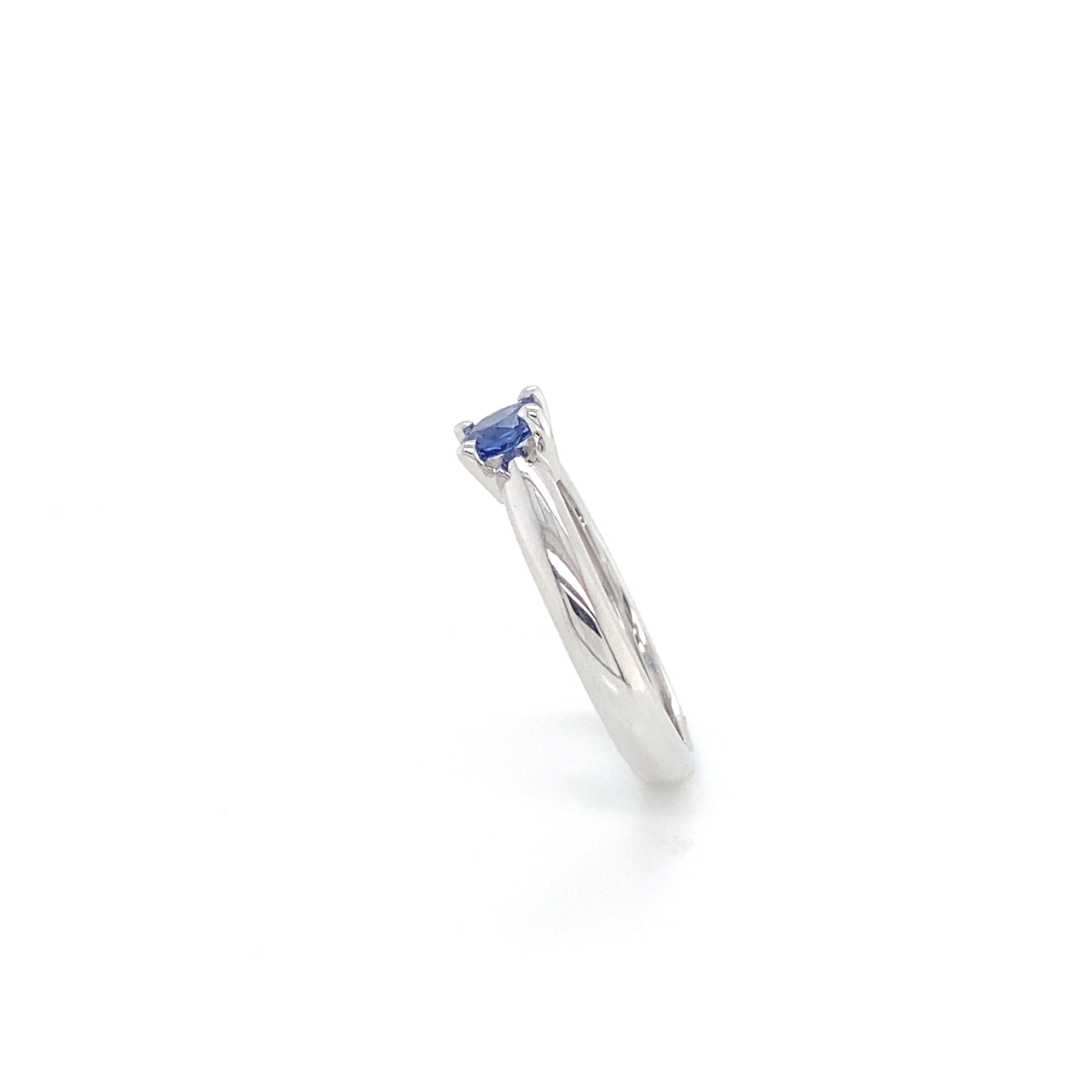 plain sapphire ring