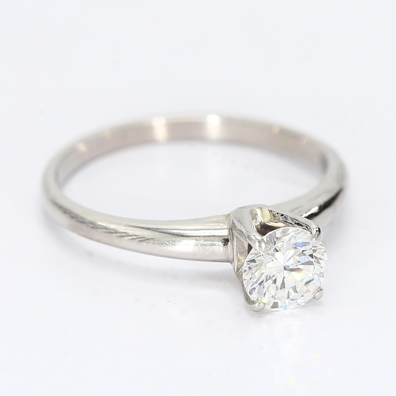 18k Weißgold Solitär-Ring mit natürlichem Auge sauber 0,50ct Diamant-Center im Zustand „Gut“ im Angebot in Scottsdale, AZ