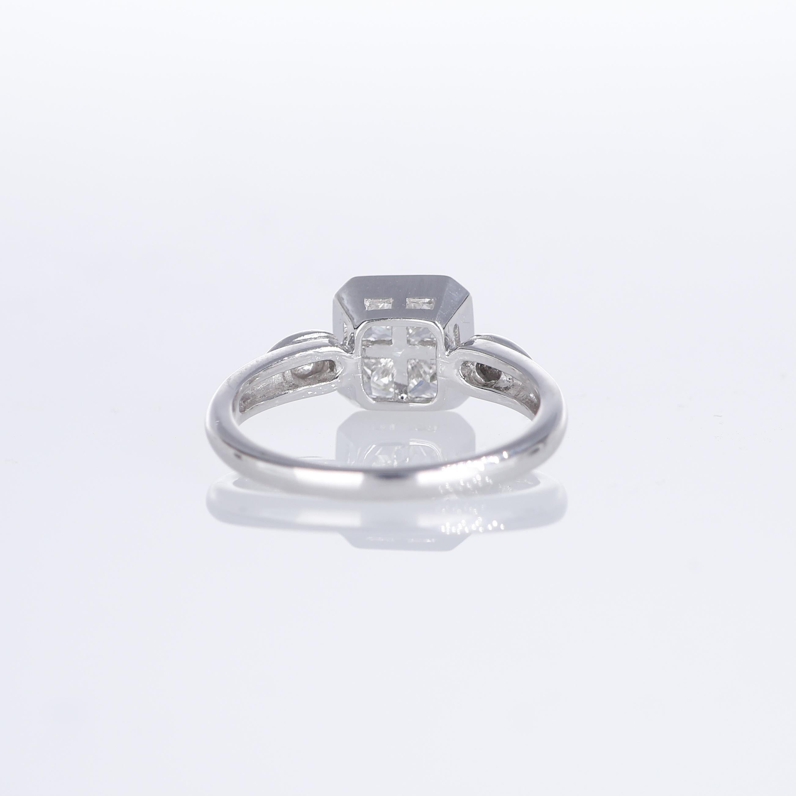 Women's or Men's 18K White Gold Solitaire Ring with Princess-Cut Diamonds For Sale