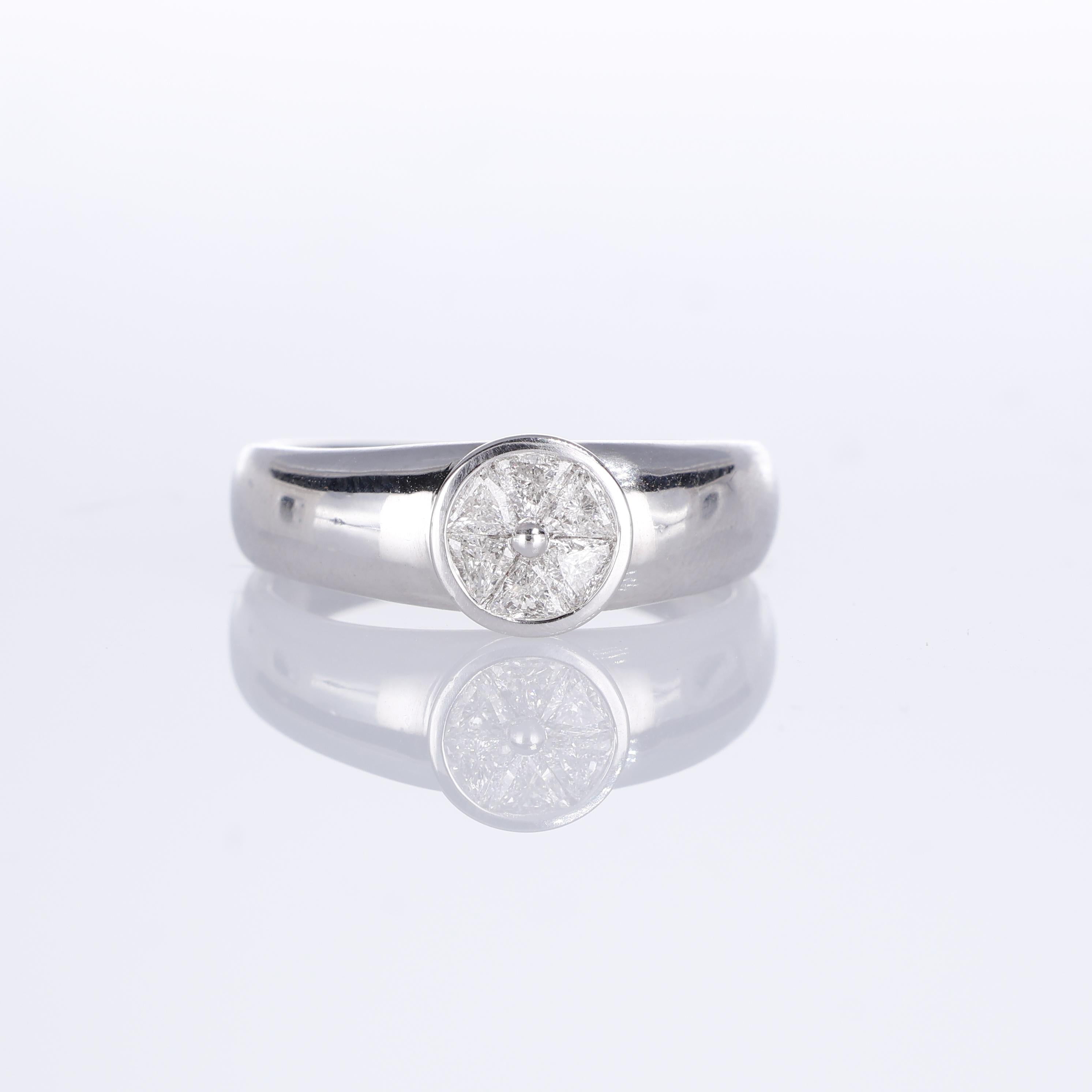 IMPORTANT NOTE:
✔ No additional costs will be added to this order.
✔ Shipping and customs duties are fully covered by us.
--------------------
A refined 18K white gold solitaire ring featuring an innovative design of segmented diamonds at its