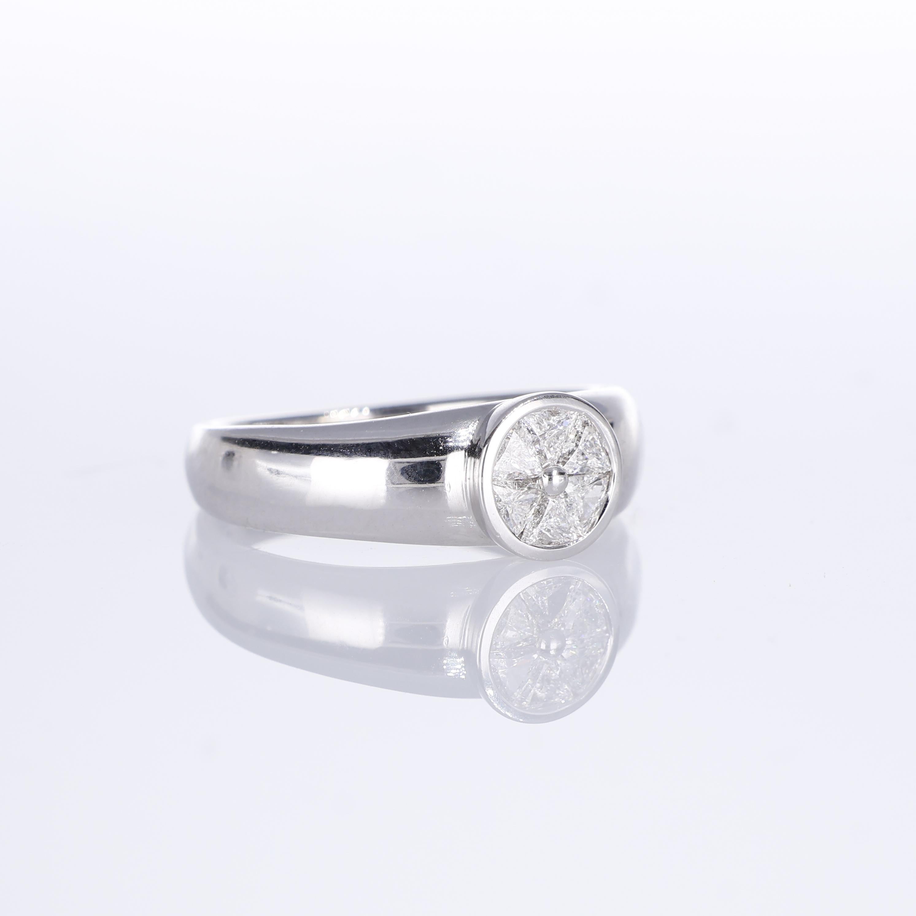 Brilliant Cut 18K White Gold Solitaire Ring with Segment Diamonds For Sale