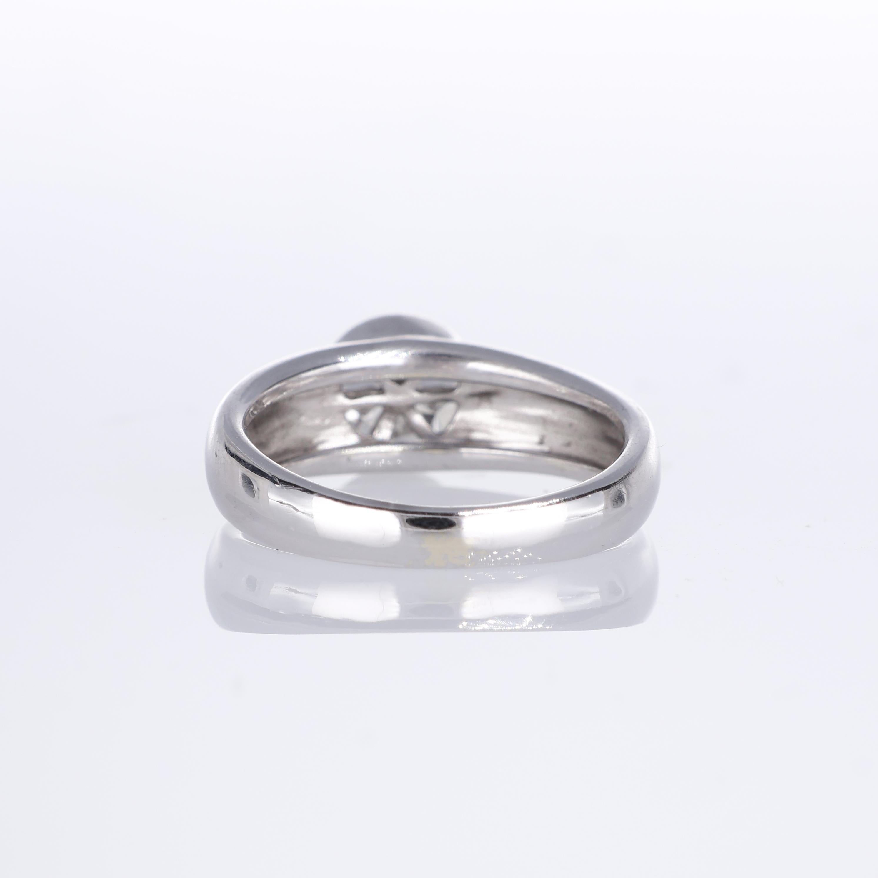 Women's or Men's 18K White Gold Solitaire Ring with Segment Diamonds For Sale