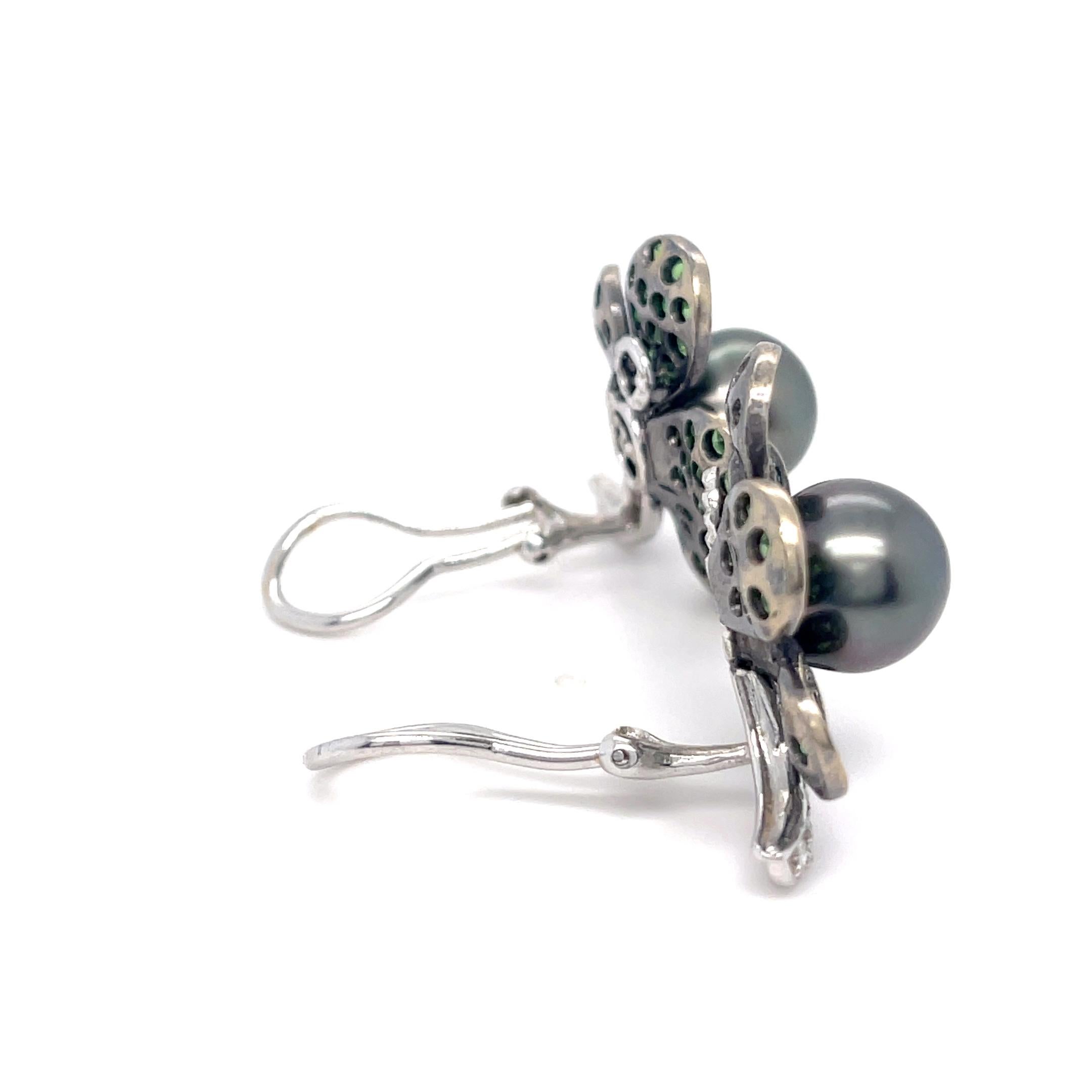 Features a Beautiful Pair of South Sea Cultured Pearl (10.75 mm & 10.55 mm) Earrings
Accented by 2.95ct Tsavorite Garnets and 0.45ct Diamonds
Mounted in 18k White Gold
Gross Weight: 18.30 grams
Dimensions: 1-1/8