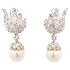 Pendientes colgantes de oro blanco de 18 quilates con perla del Mar del Sur y un diamante de 7 quilates