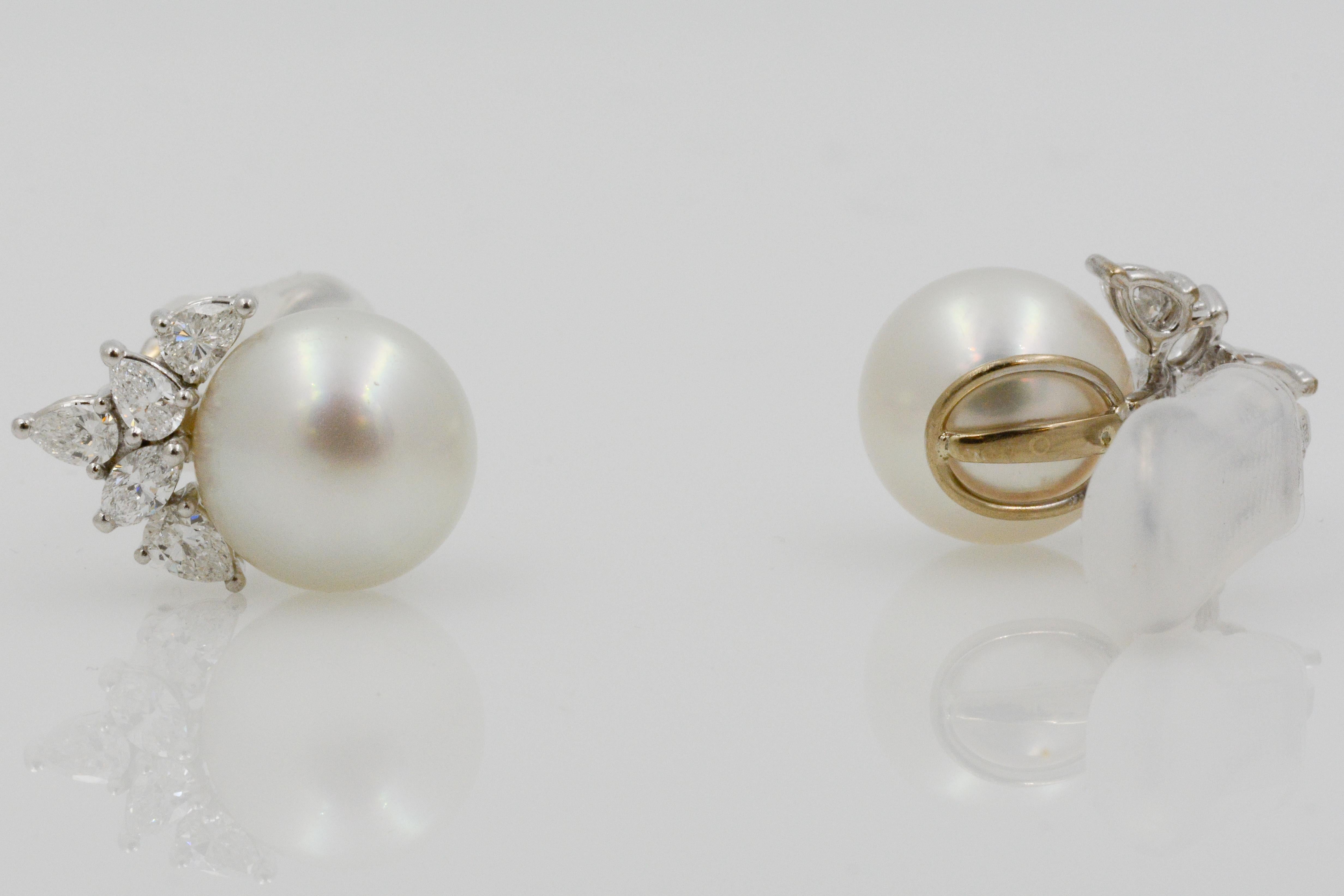 18 Karat White Gold South Sea Pearl and Diamond Earrings (Marquiseschliff)