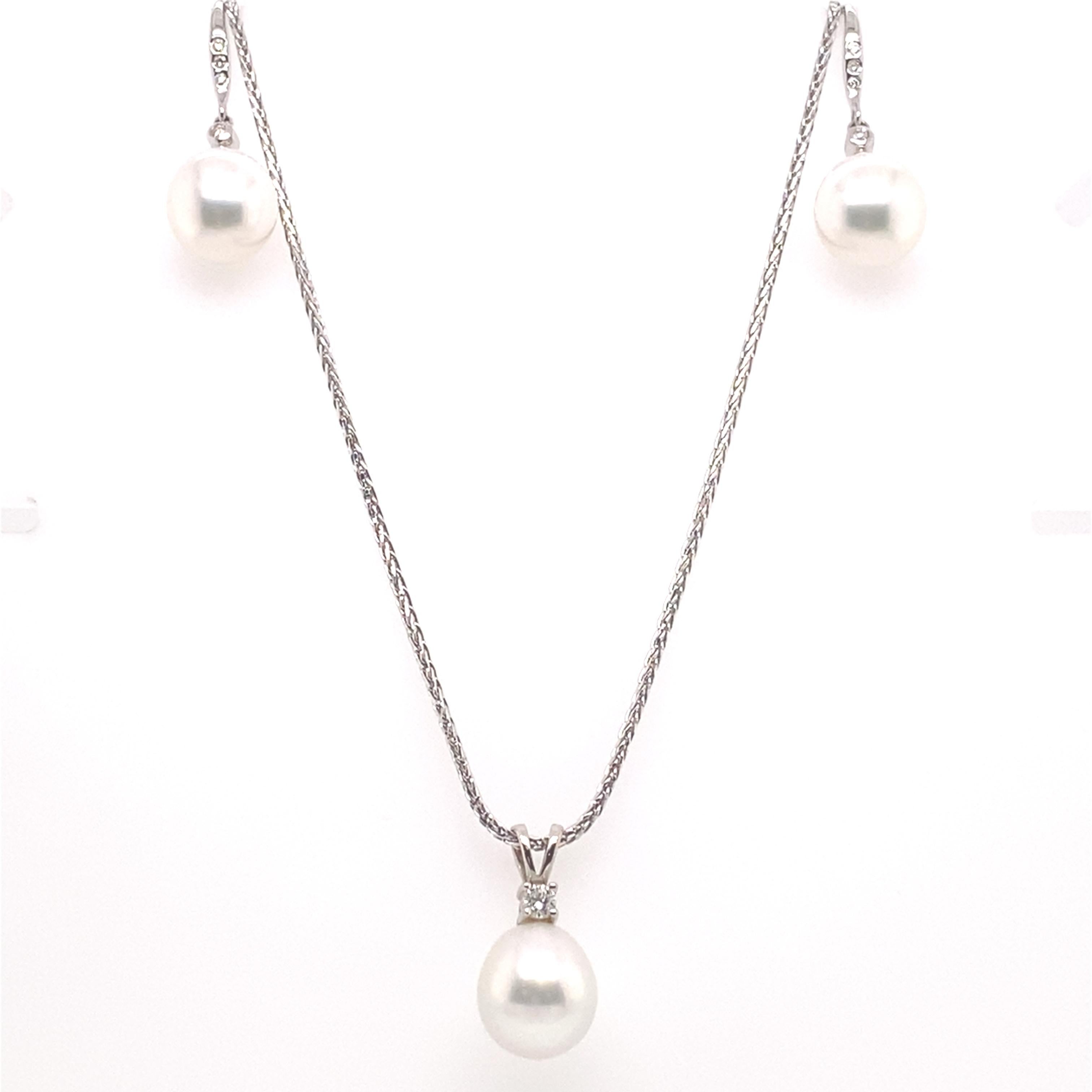 Round Cut 18k White Gold South Sea Pearl and Diamond Pendant