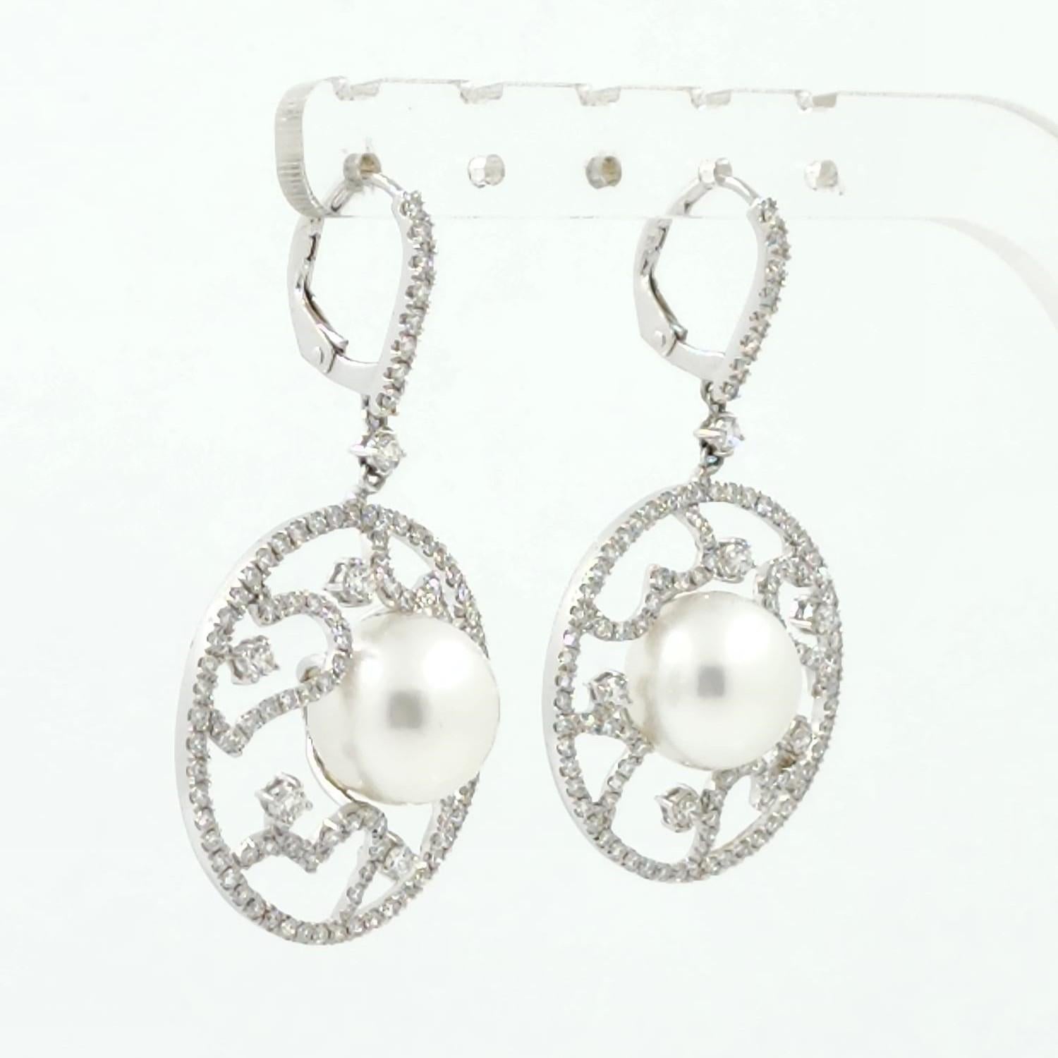 This earrings feature 1.84 carats of white round diamonds, on top of the south sea pearl are set with diamond filigree design. Diamonds are set in 18 karat white gold.  The entire earrings are handmade.
South Sea Pearl 11mm
Diamond 1.78