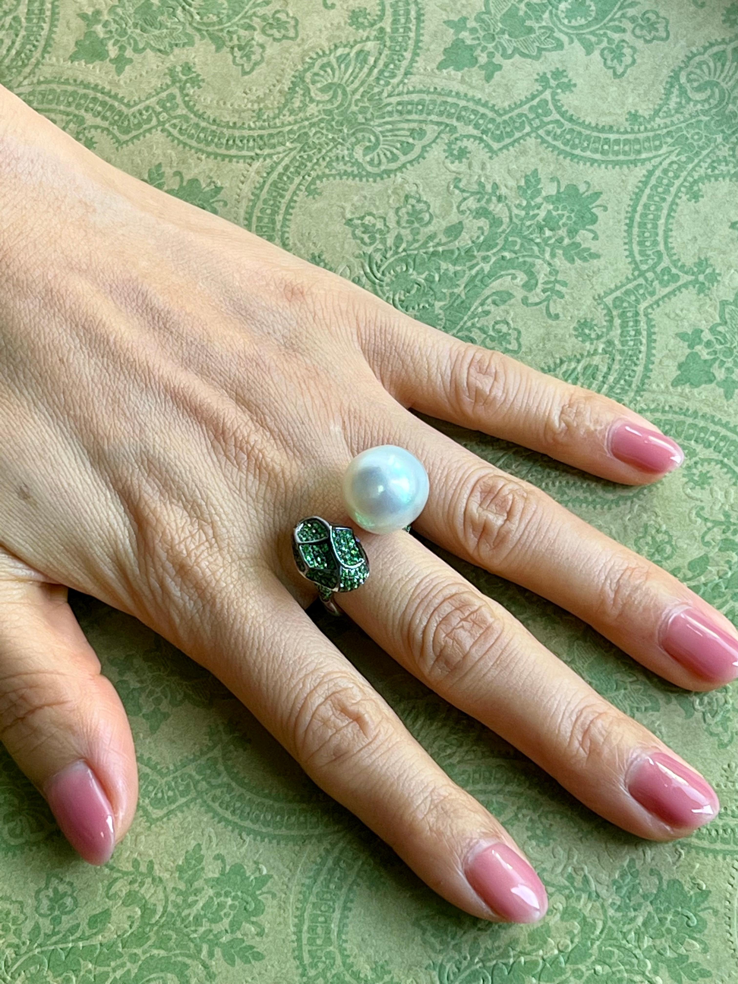 18K White Gold South Sea Pearl And Tsavorite Ring, Fine Jewelry For Sale 7