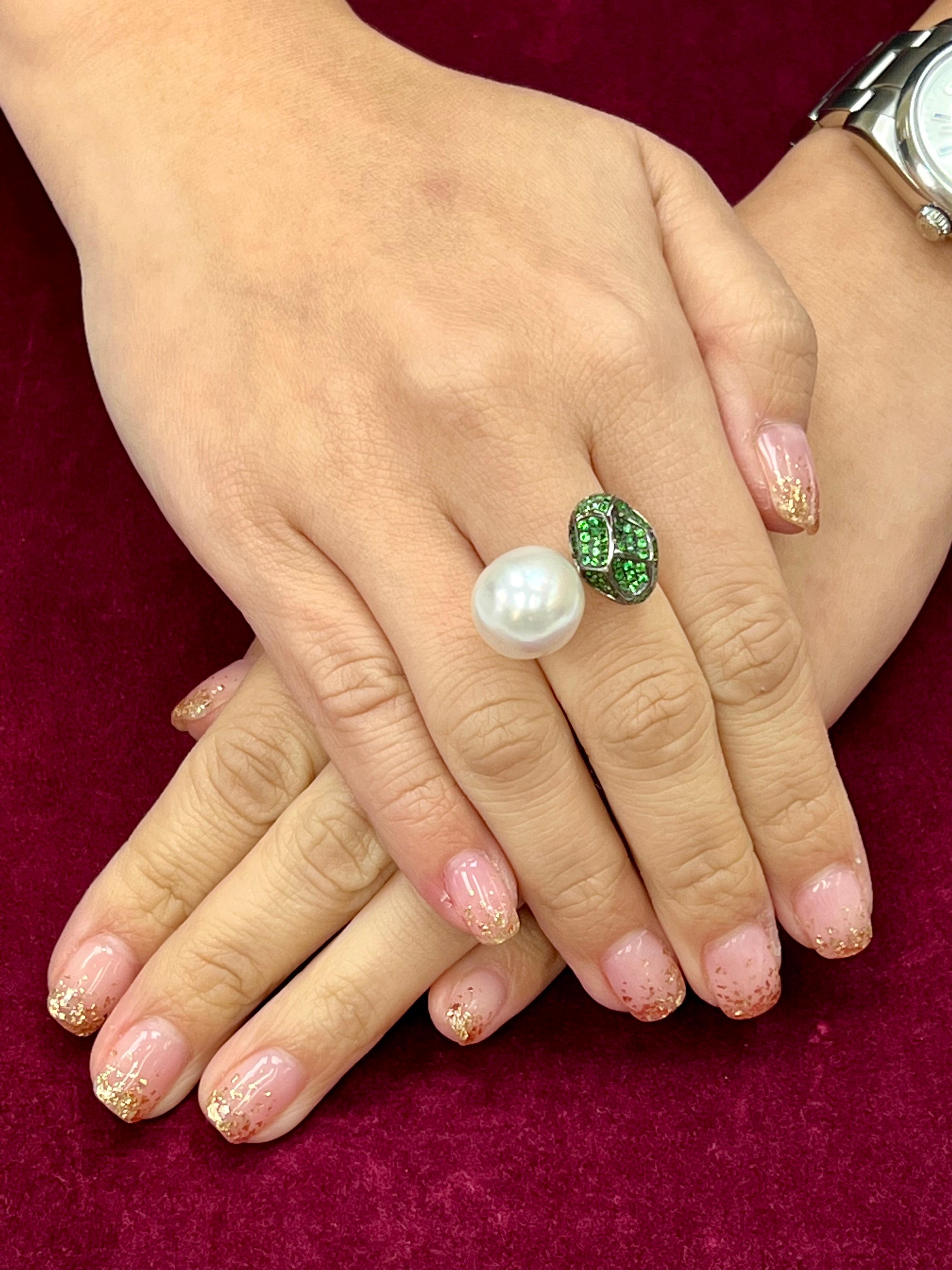 18K White Gold South Sea Pearl And Tsavorite Ring, Fine Jewelry For Sale 2