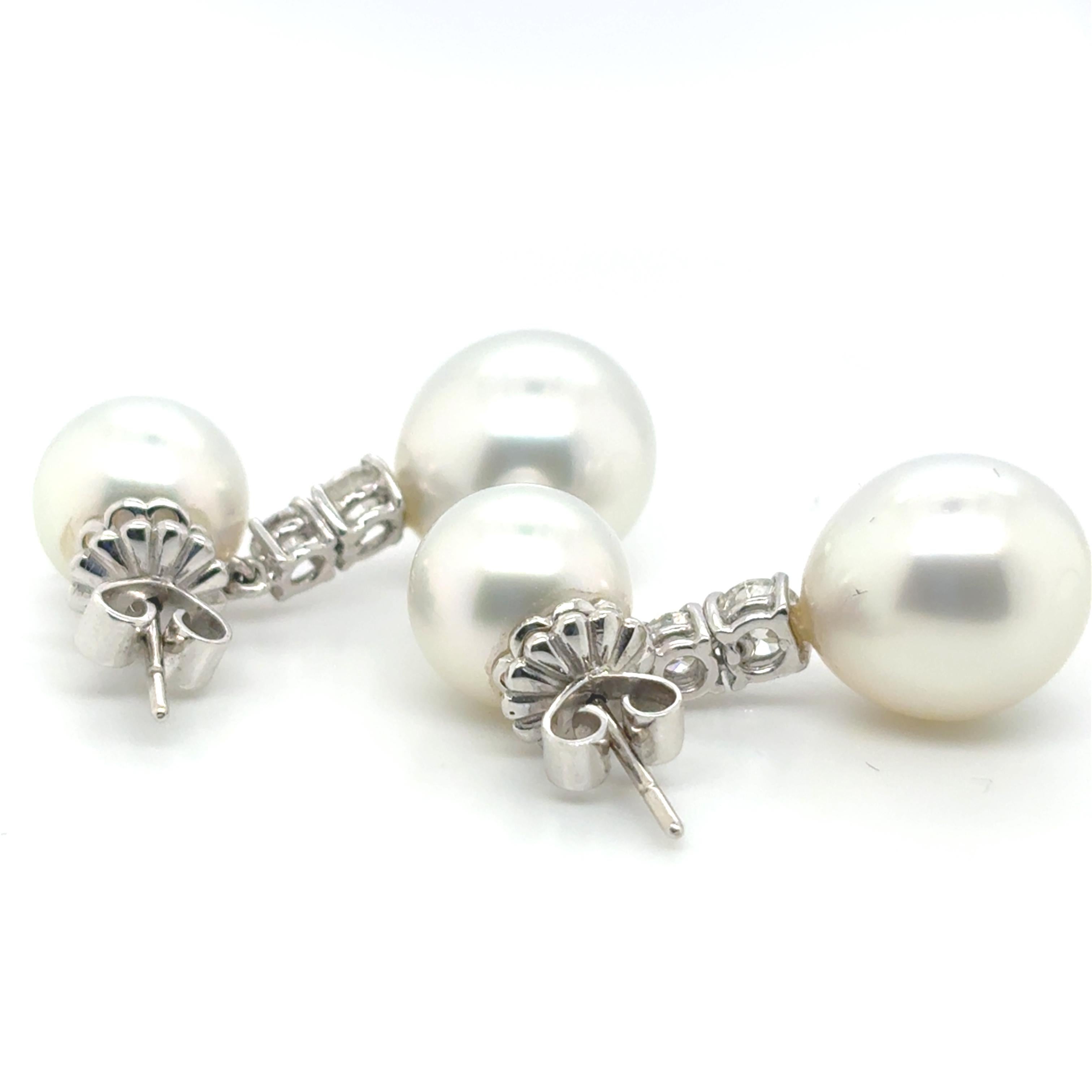 Donna Orecchini in oro bianco 18k con perle dei mari del sud e diamanti 1,25 carati in vendita