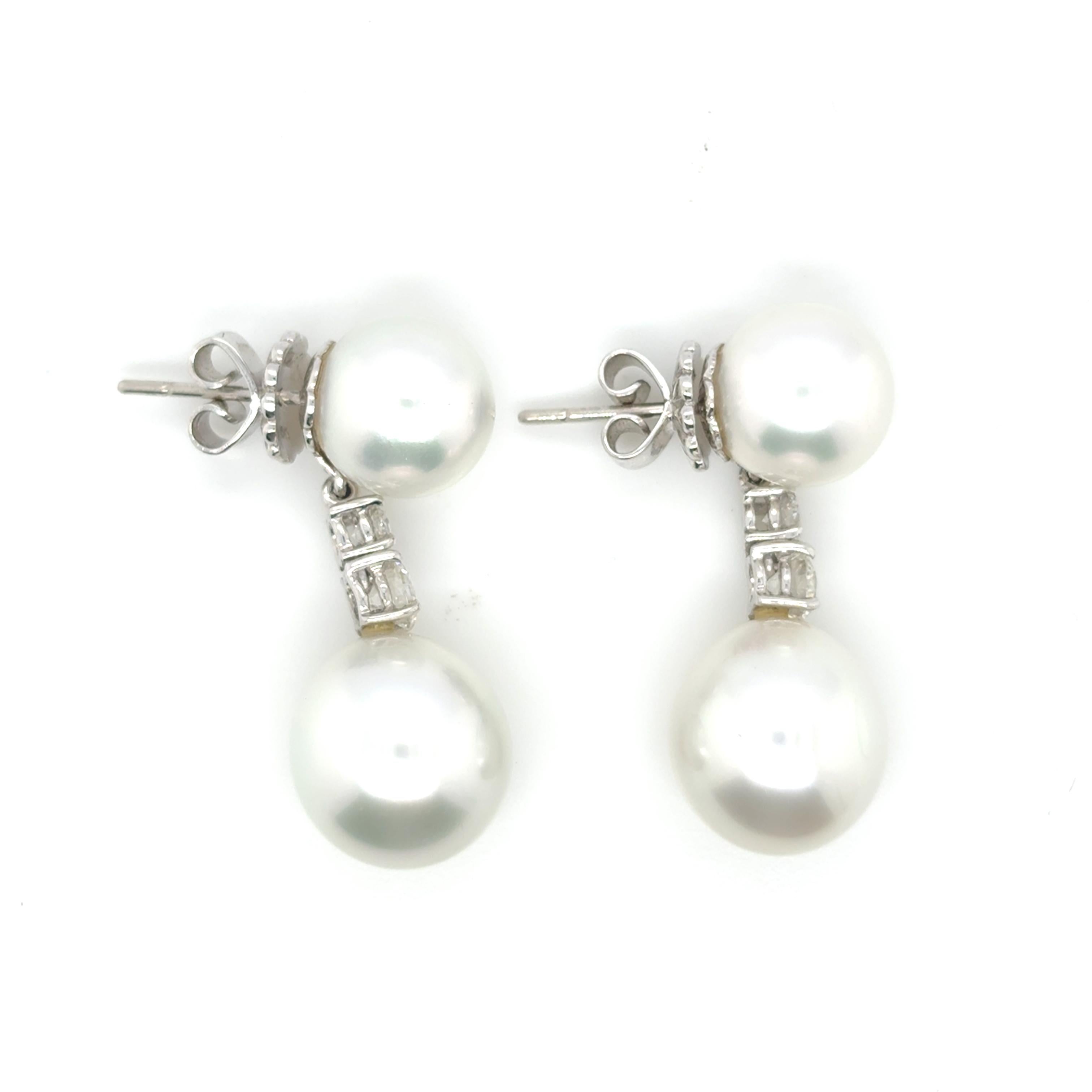 Orecchini in oro bianco 18k con perle dei mari del sud e diamanti 1,25 carati in vendita 1
