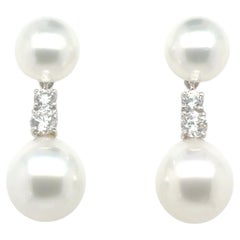 Orecchini in oro bianco 18k con perle dei mari del sud e diamanti 1,25 carati