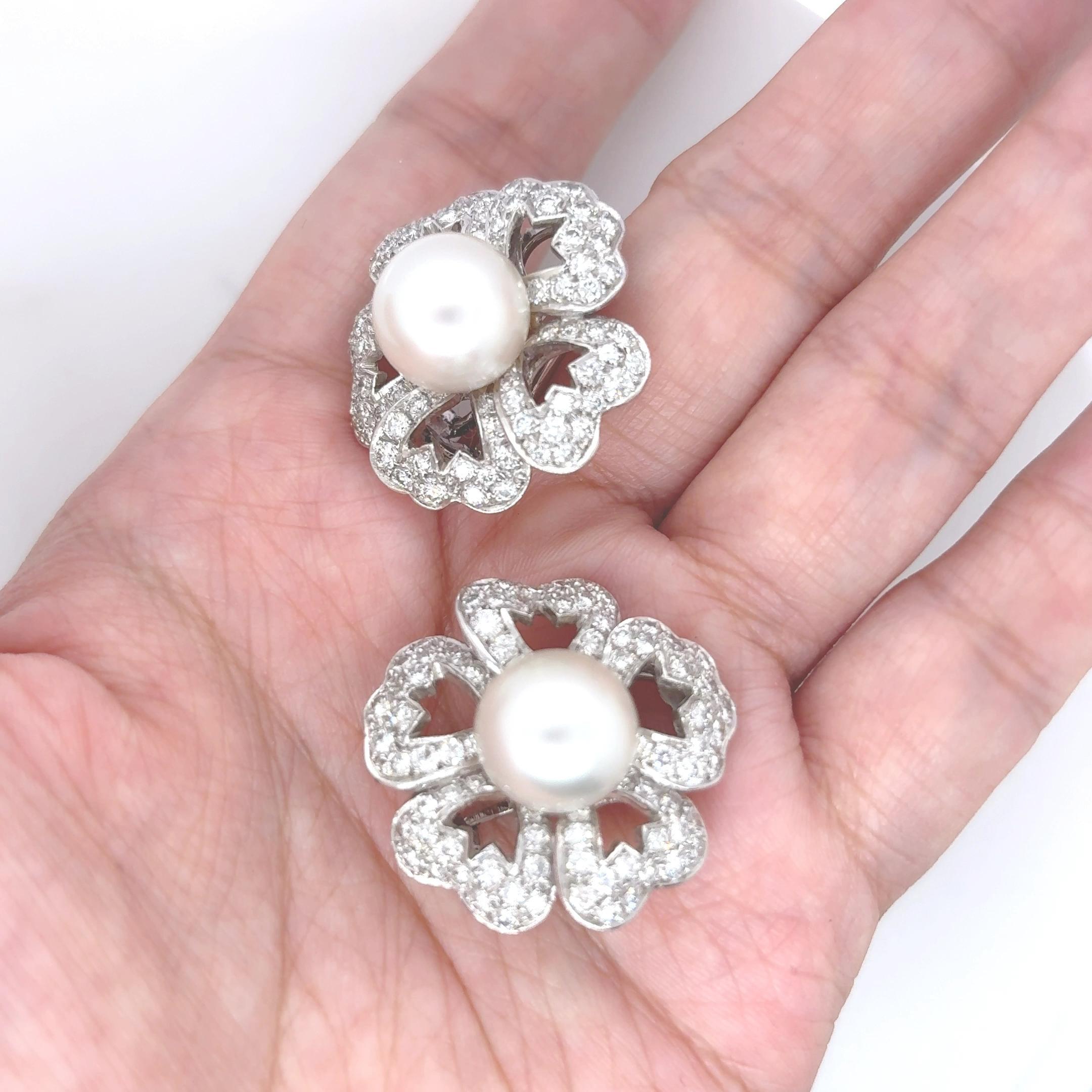 Contemporaneo Orecchini in oro bianco 18k con perle dei mari del sud, diamanti, carati 3,82 in vendita