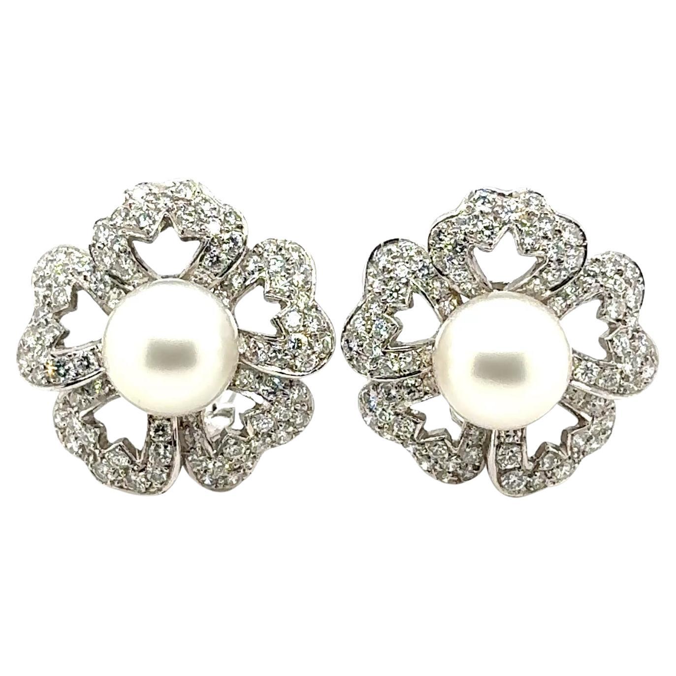 Orecchini in oro bianco 18k con perle dei mari del sud, diamanti, carati 3,82 in vendita