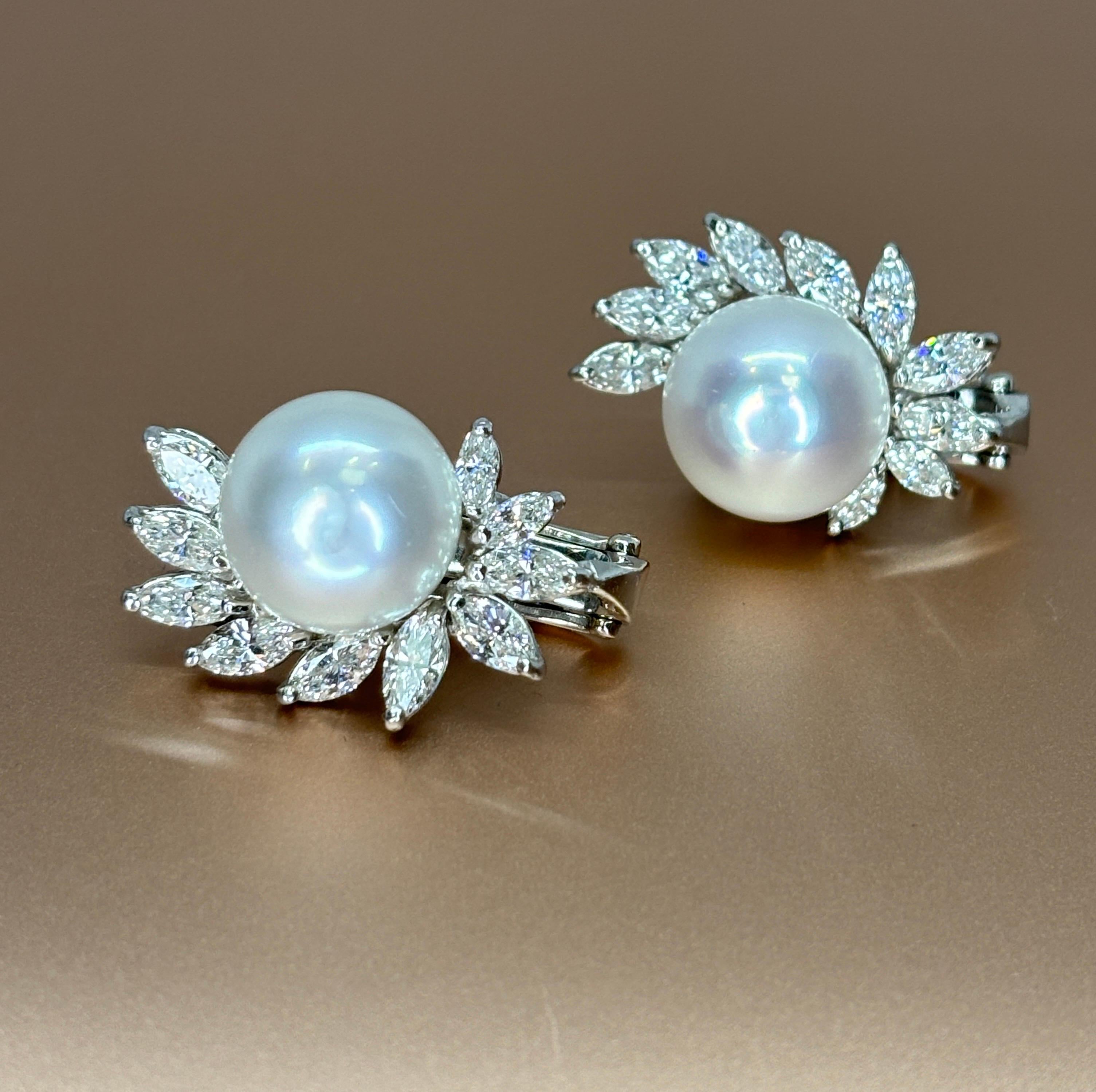 Boucles d'oreilles en or blanc 18 carats, perles des mers du Sud et diamants naturels taille marquise Bon état - En vente à Bernardsville, NJ