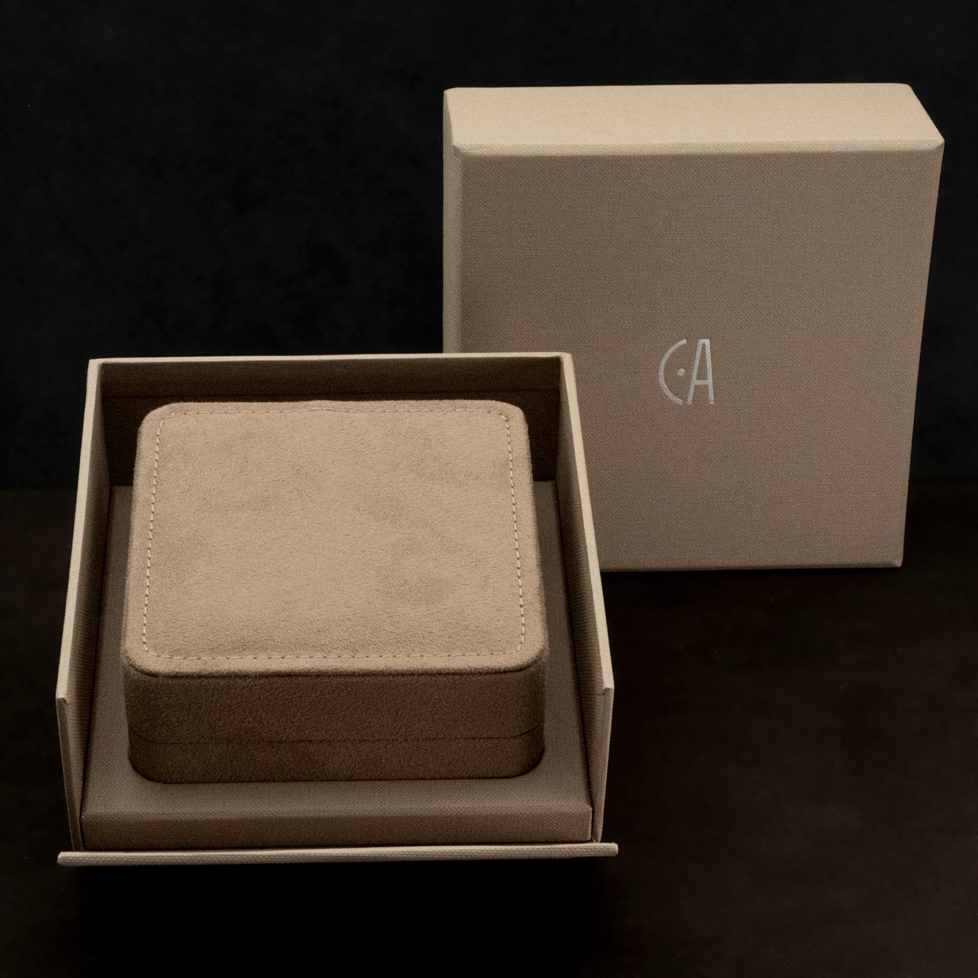 Donna Orecchini pendenti con spinello e diamante in oro bianco 18 carati in vendita